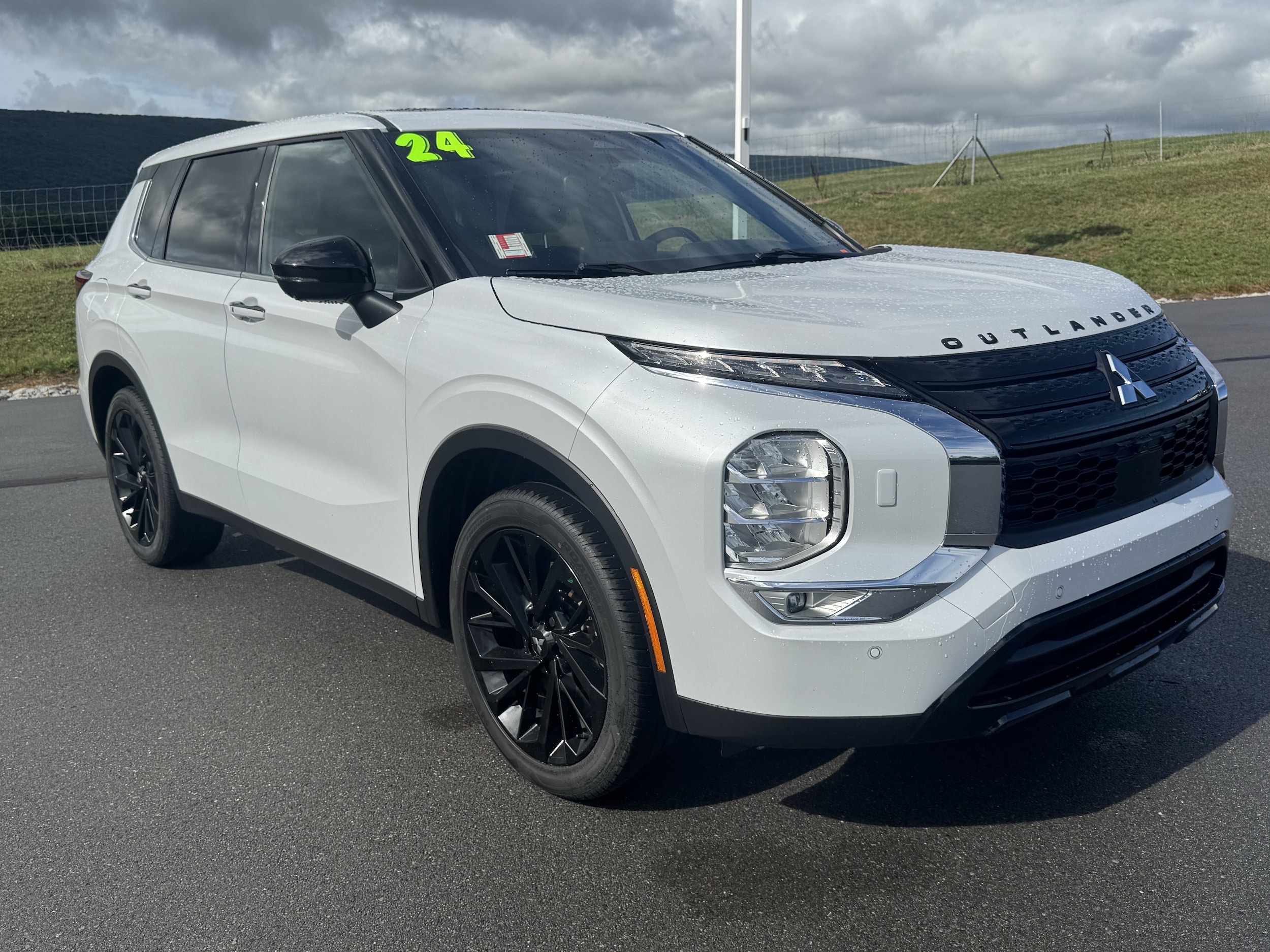 2024 Mitsubishi Outlander SE Black Edition