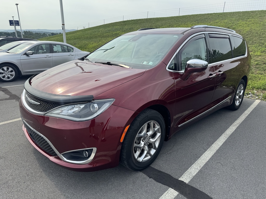 Used 2017 Chrysler Pacifica Limited Van