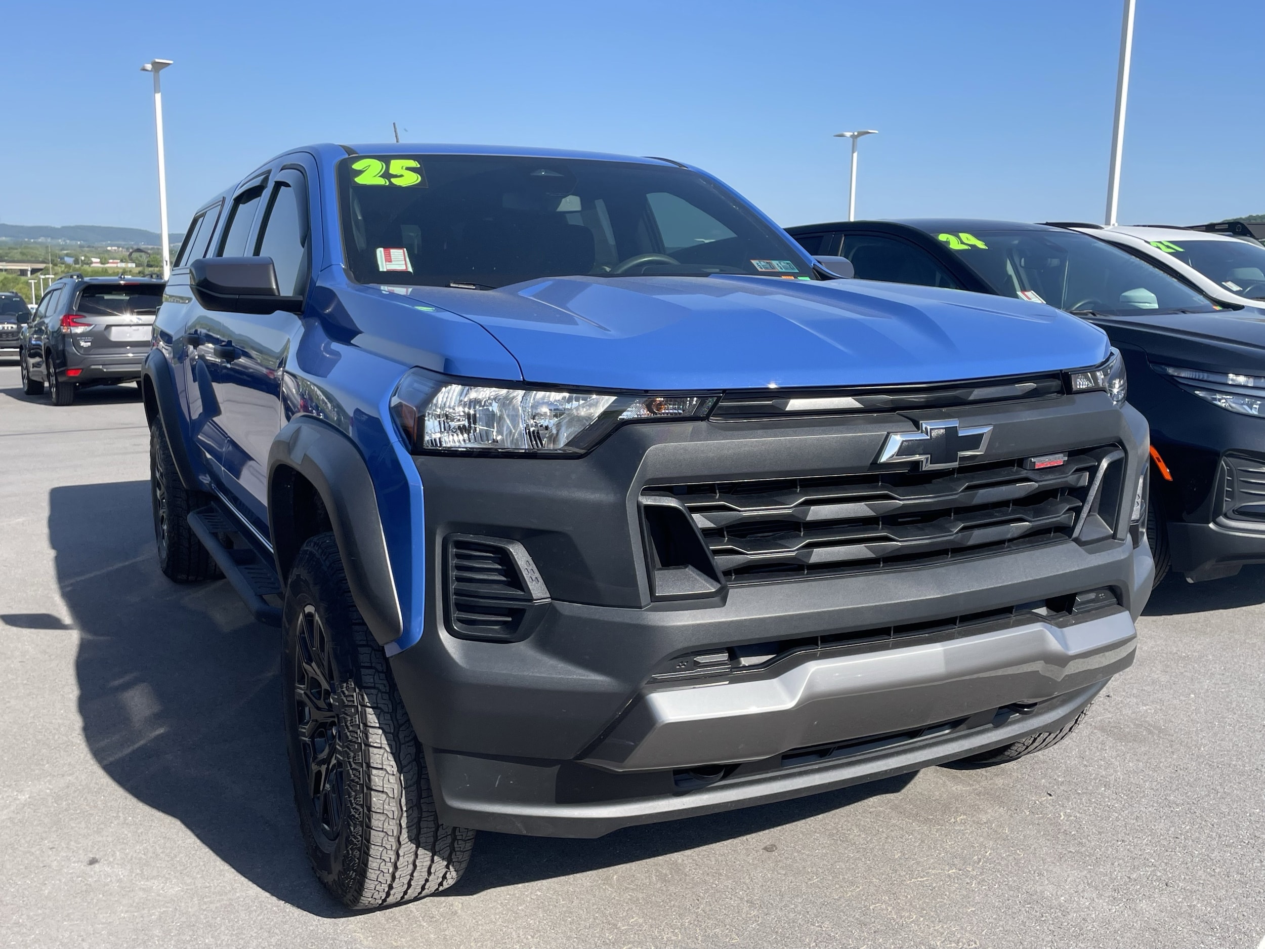 2025 Chevrolet Colorado 4WD Trail Boss Crew Cab Short Box's photo