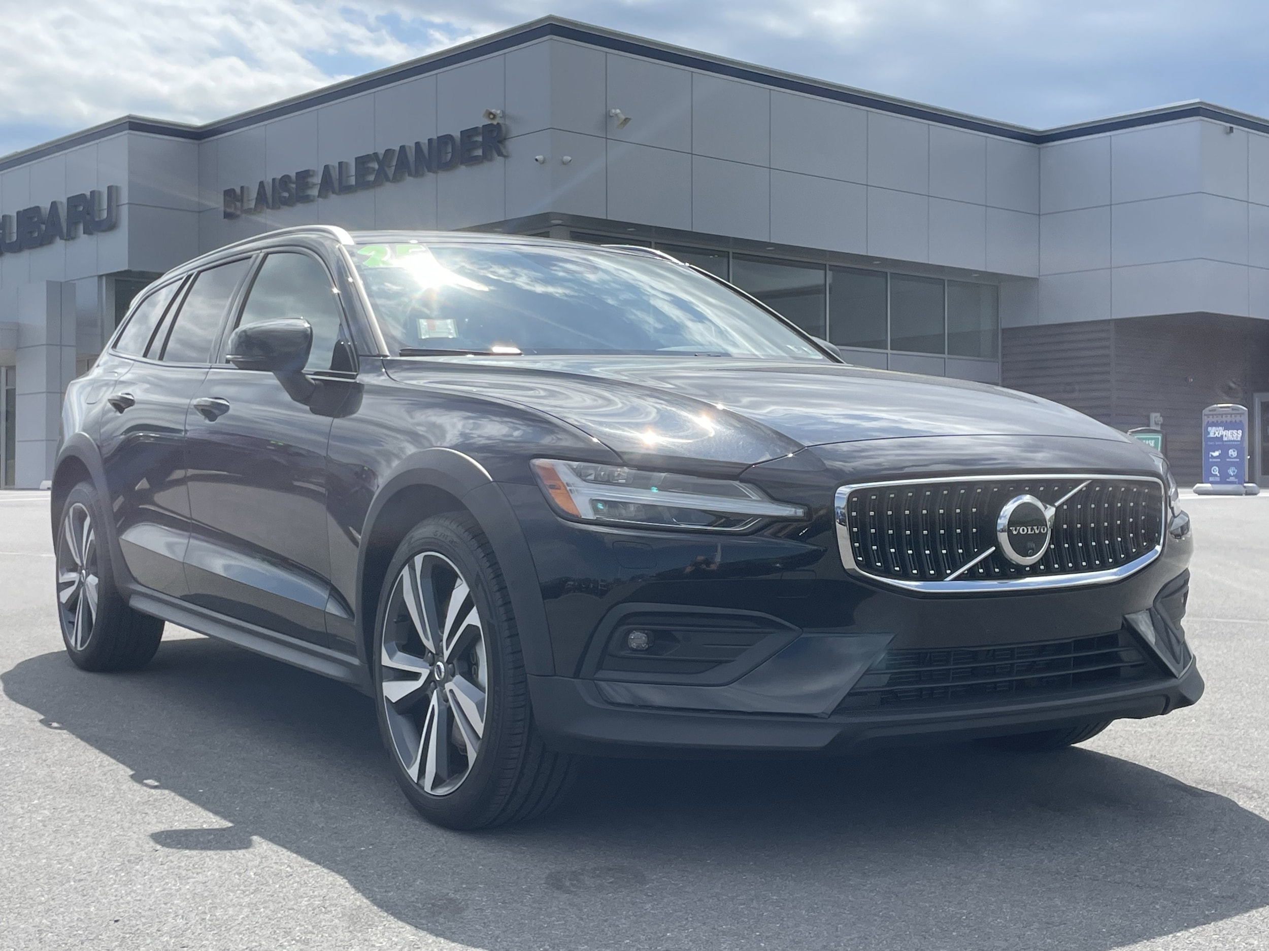2025 Volvo V60 Cross Country B5 Plus AWD's photo