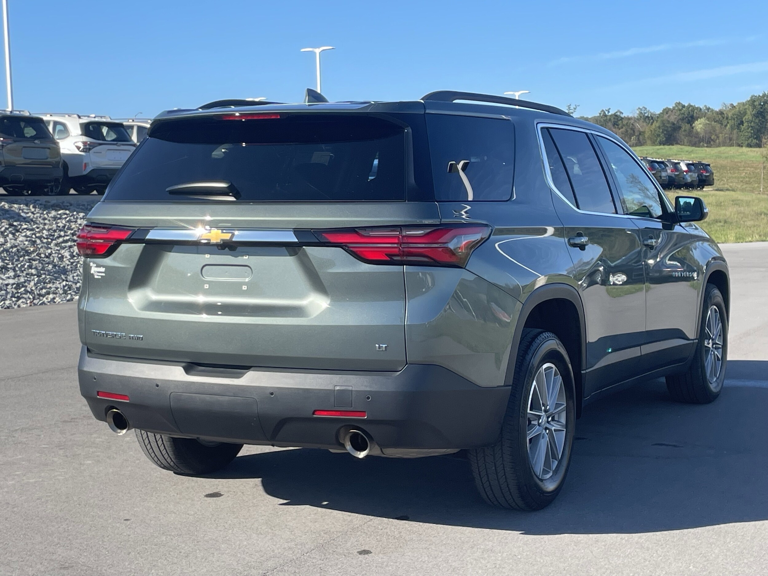 2023 Chevrolet Traverse Cloth 1LT photo 2