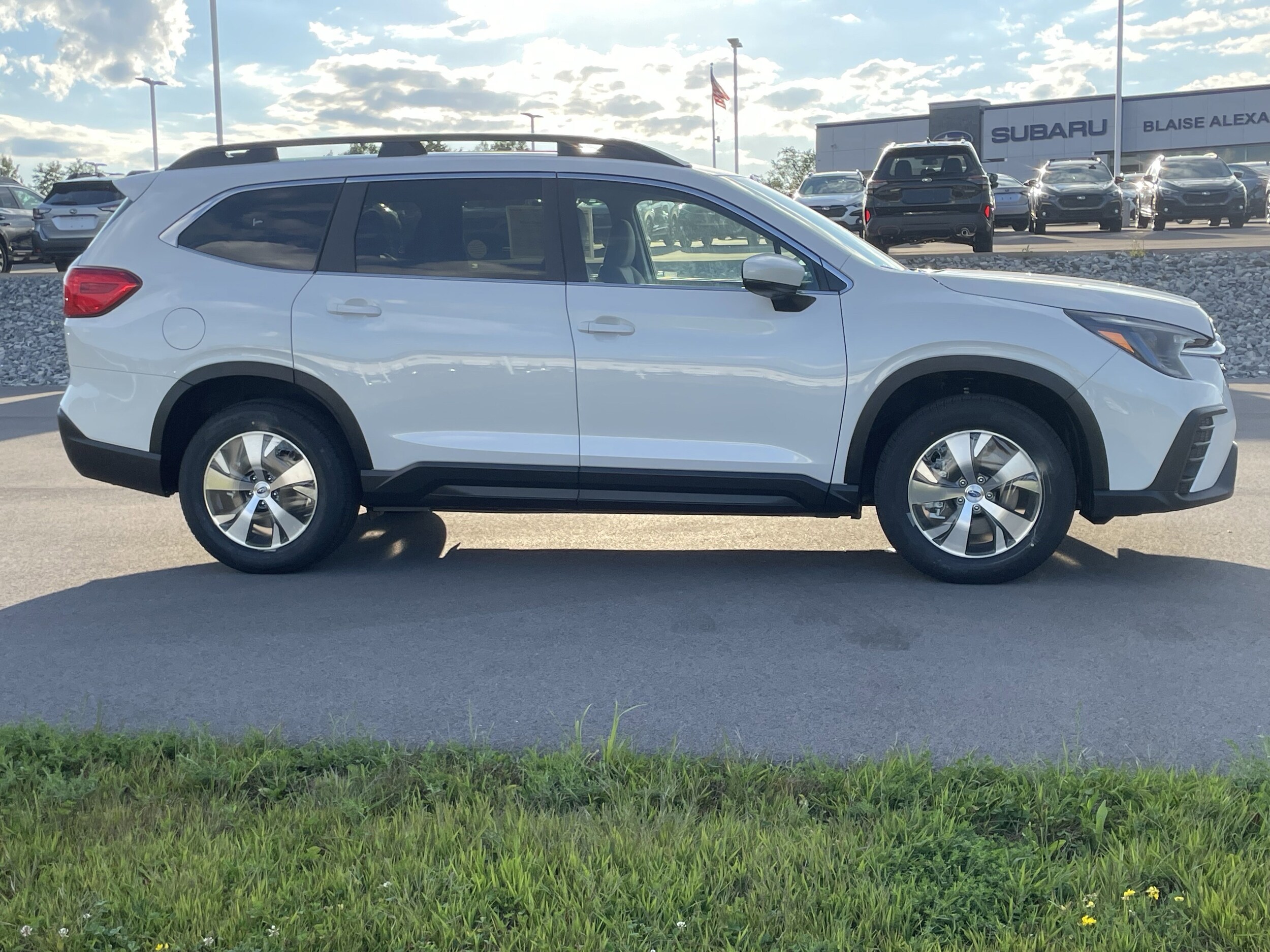 2025 Subaru Ascent Premium photo 2