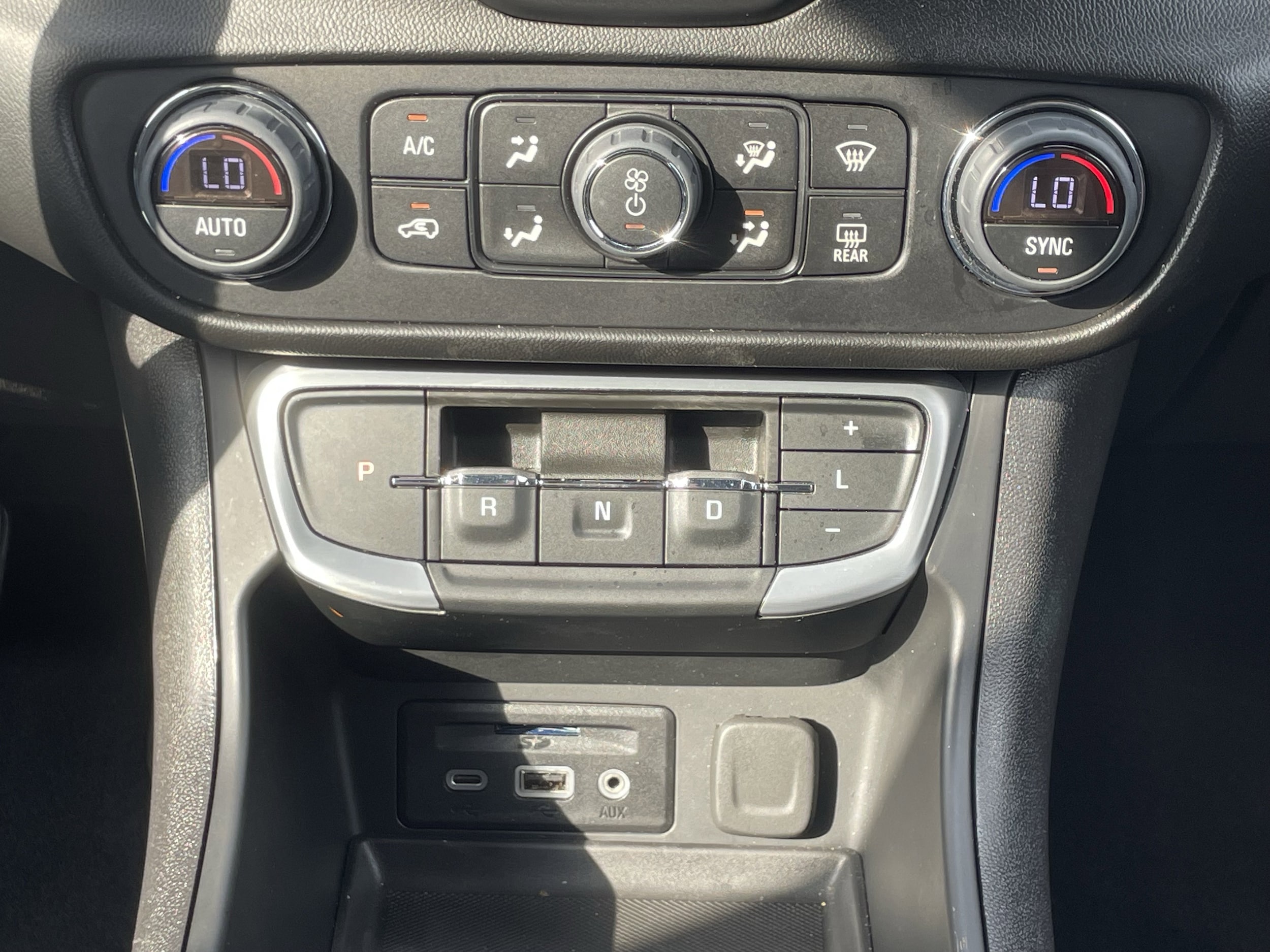 2024 GMC Terrain SLT - Photo 25