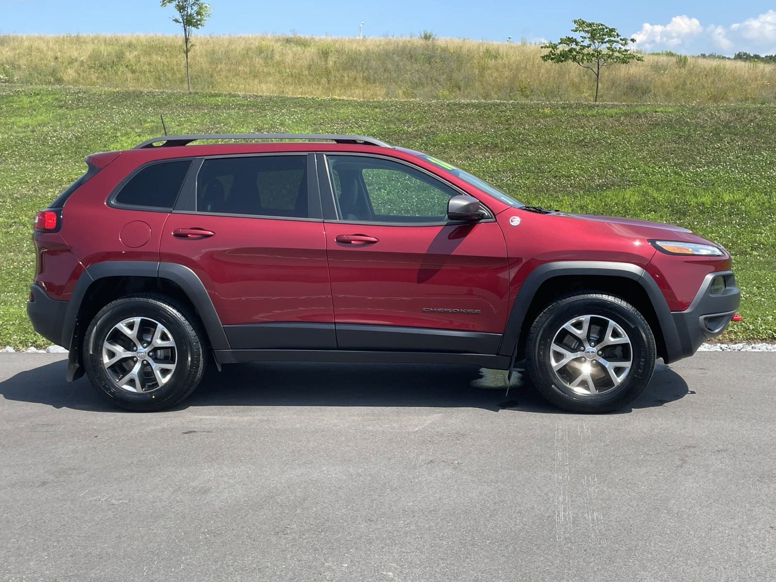 Used 2016 Jeep Cherokee Trailhawk with VIN 1C4PJMBS4GW123700 for sale in Muncy, PA
