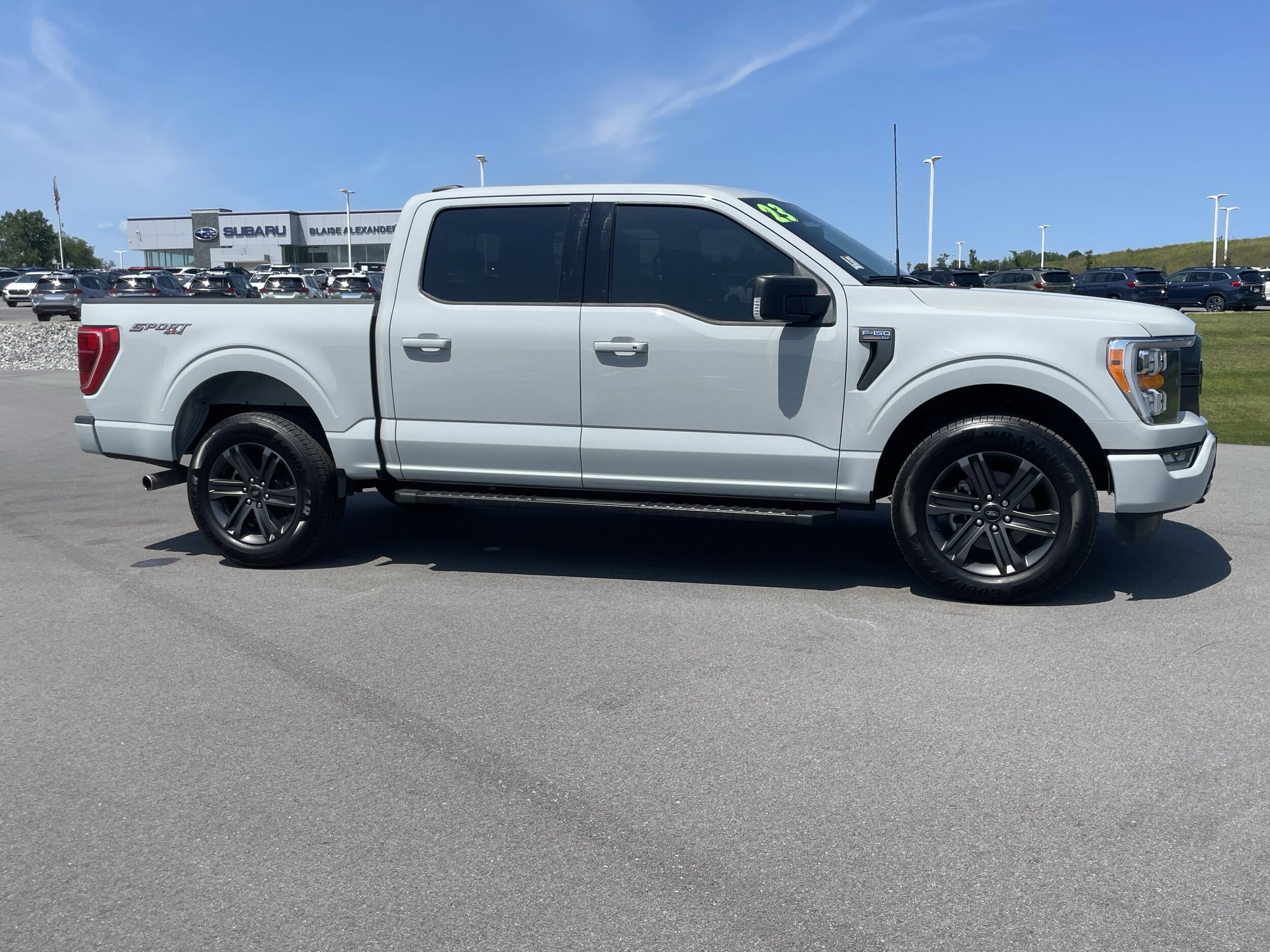2023 Ford F-150 XLT photo 2