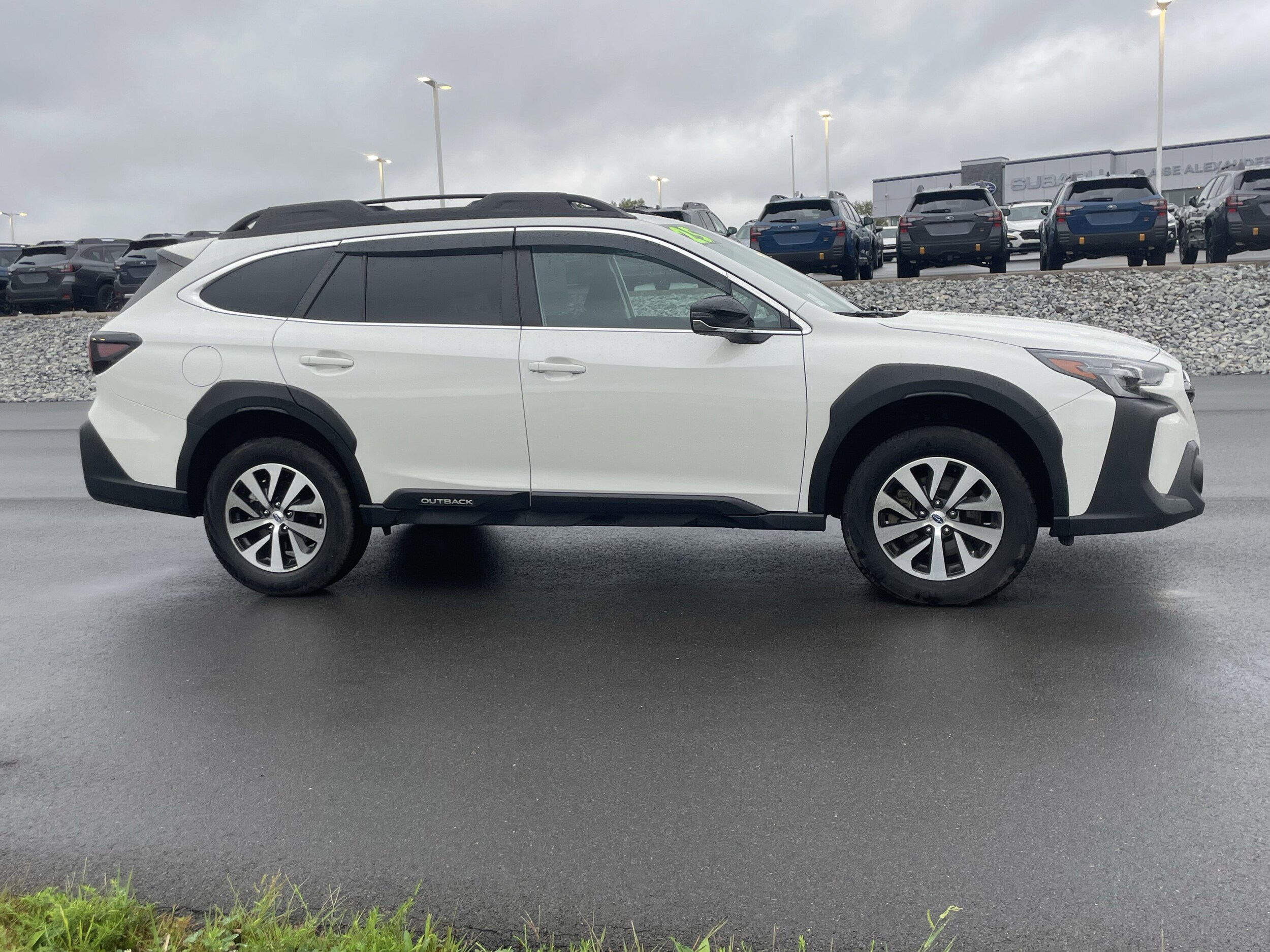 2025 Subaru Outback Premium photo 2