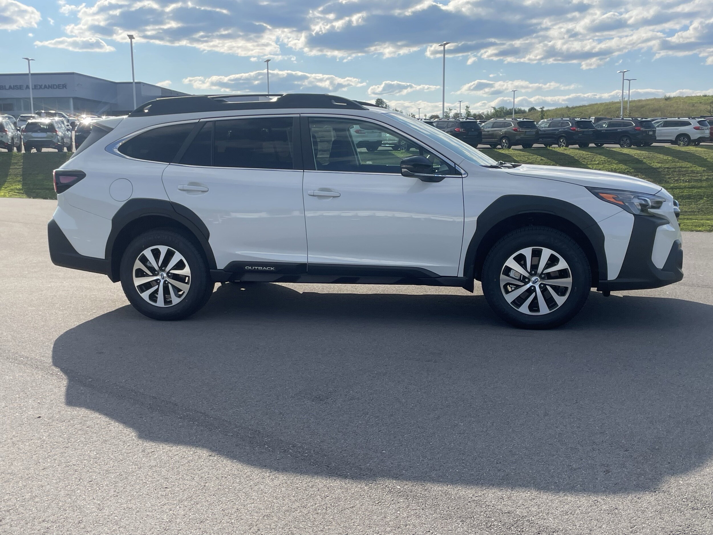 2025 Subaru Outback Premium photo 2