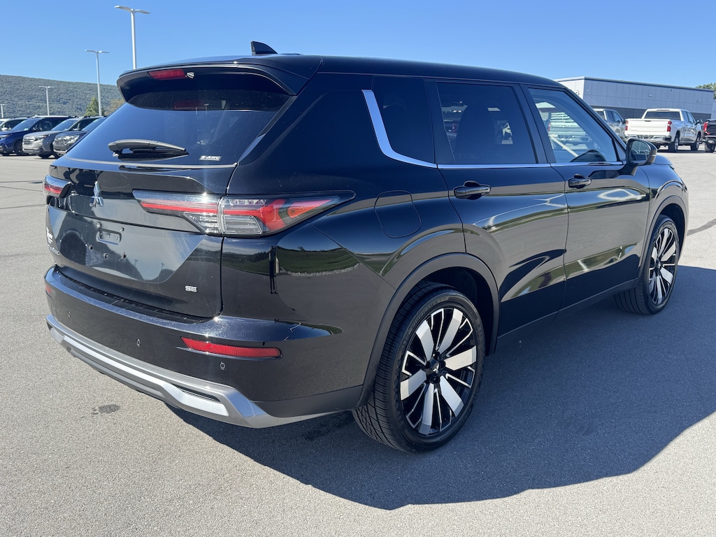 Used 2025 Mitsubishi Outlander SE SUV