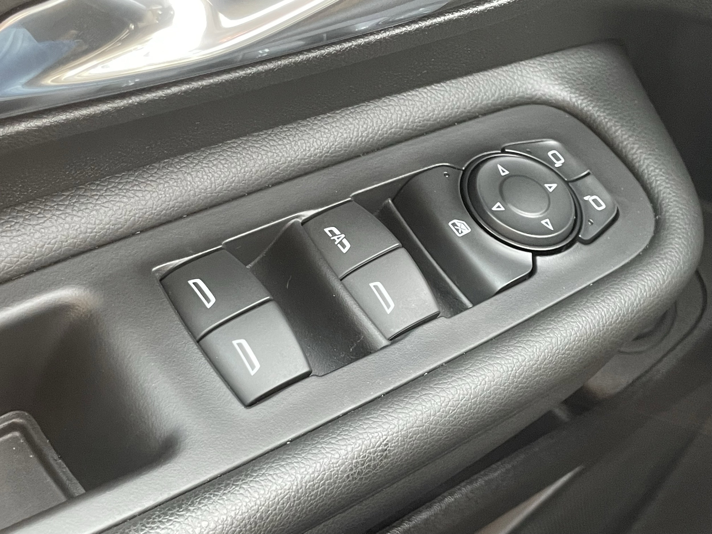 2024 GMC Terrain SLT - Photo 16