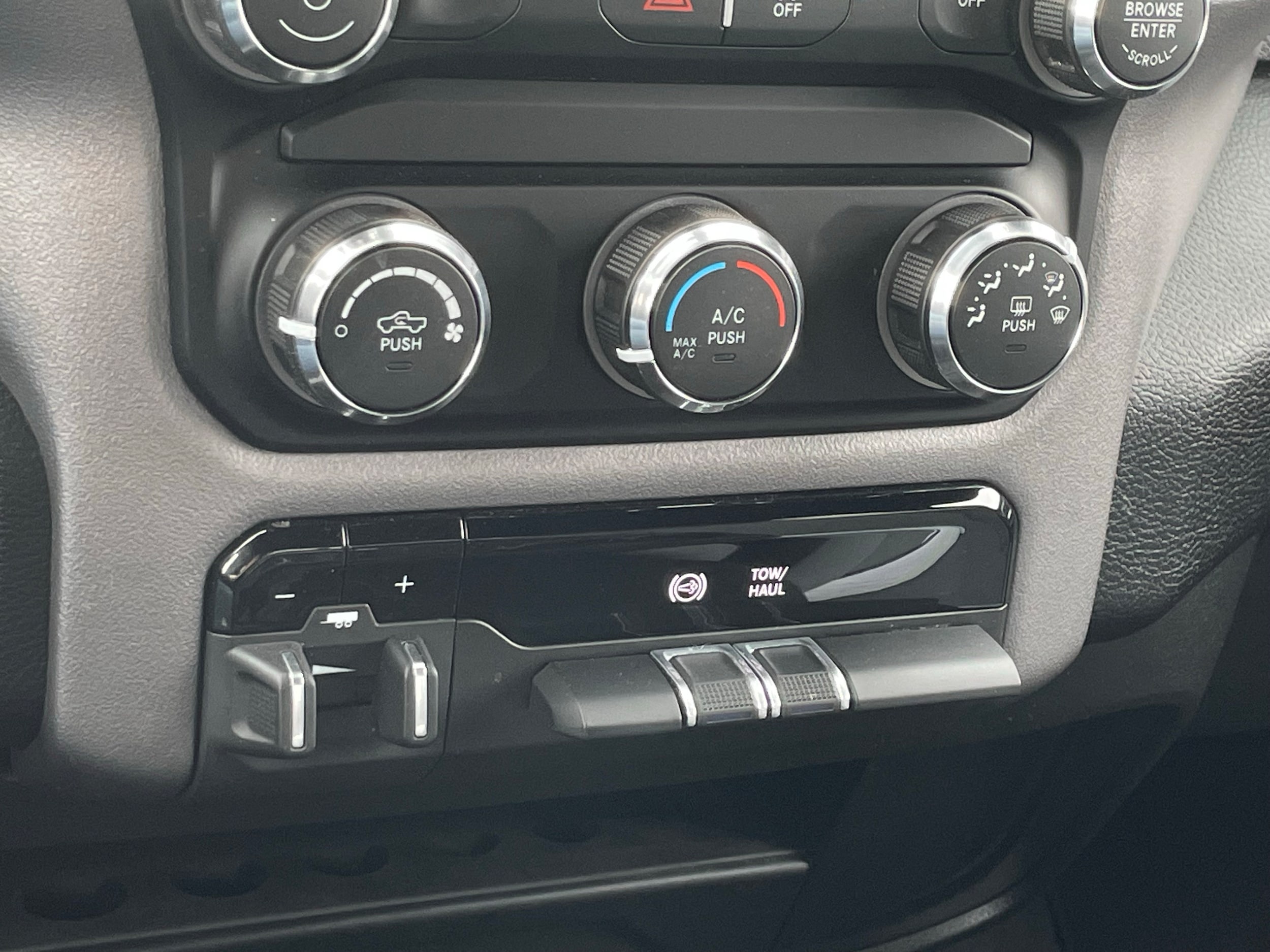 2024 RAM Ram 3500 Pickup Big Horn - Photo 24