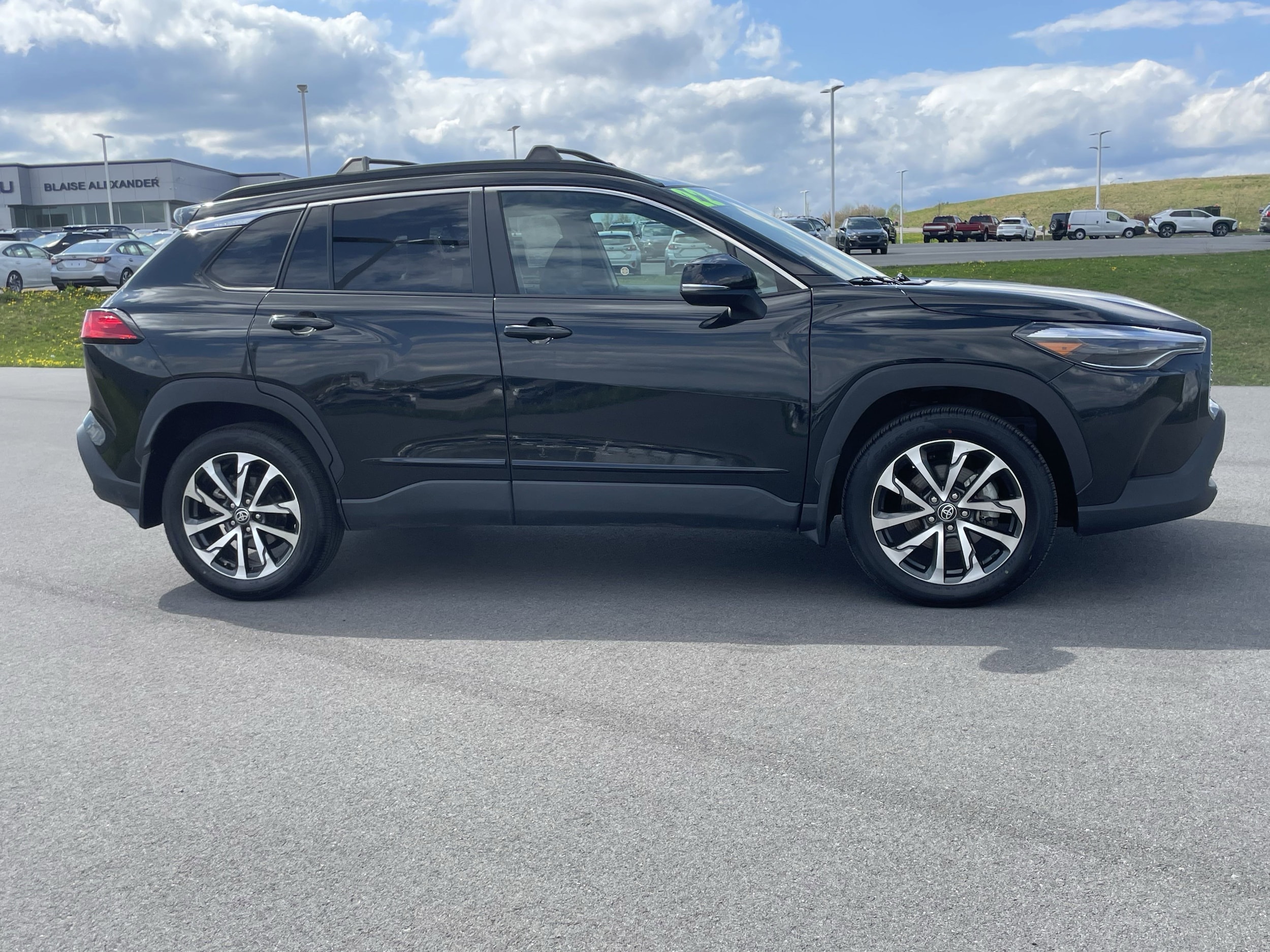 Used 2022 Toyota Corolla Cross XLE with VIN 7MUDAABG2NV041397 for sale in Muncy, PA