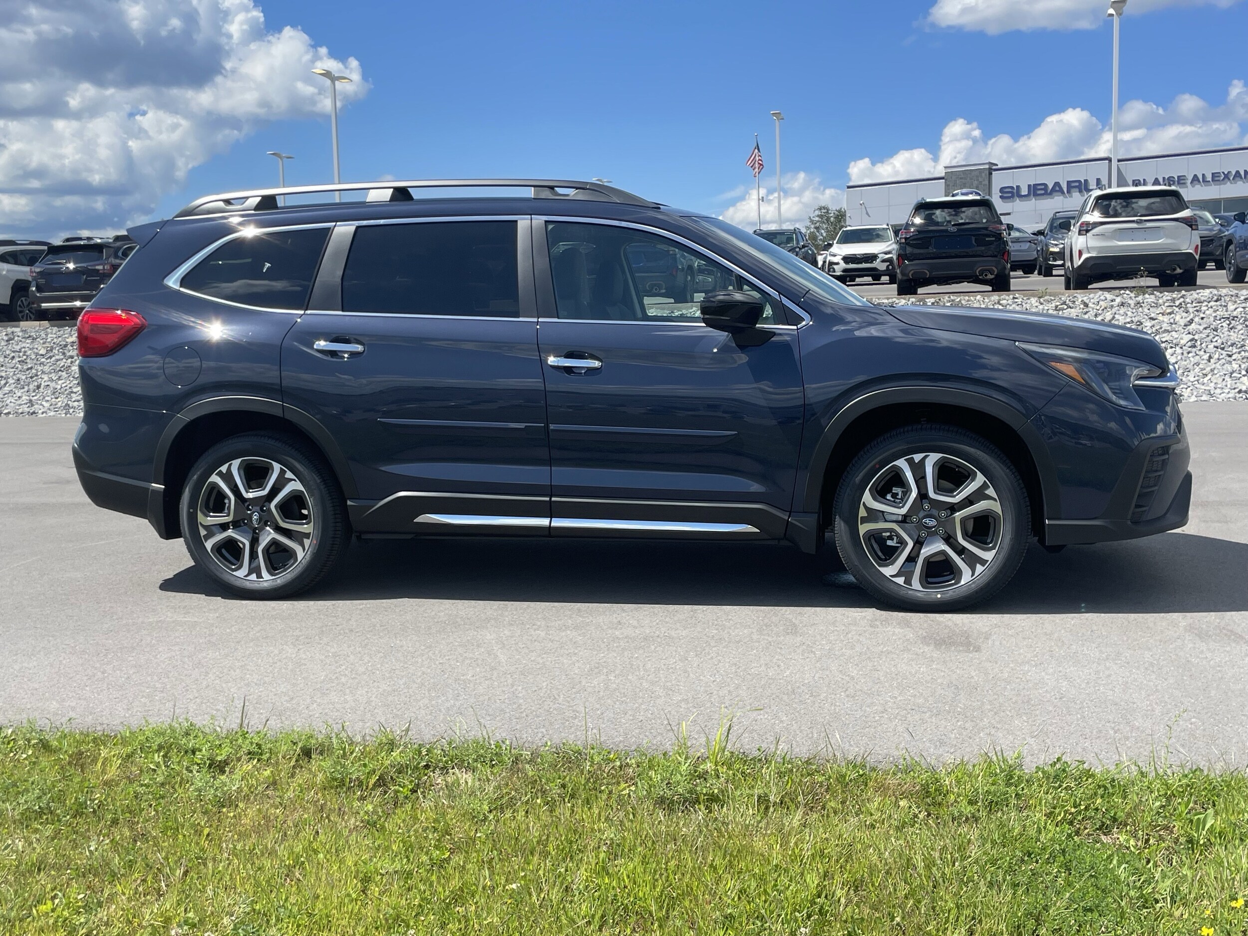 2025 Subaru Ascent Touring photo 2