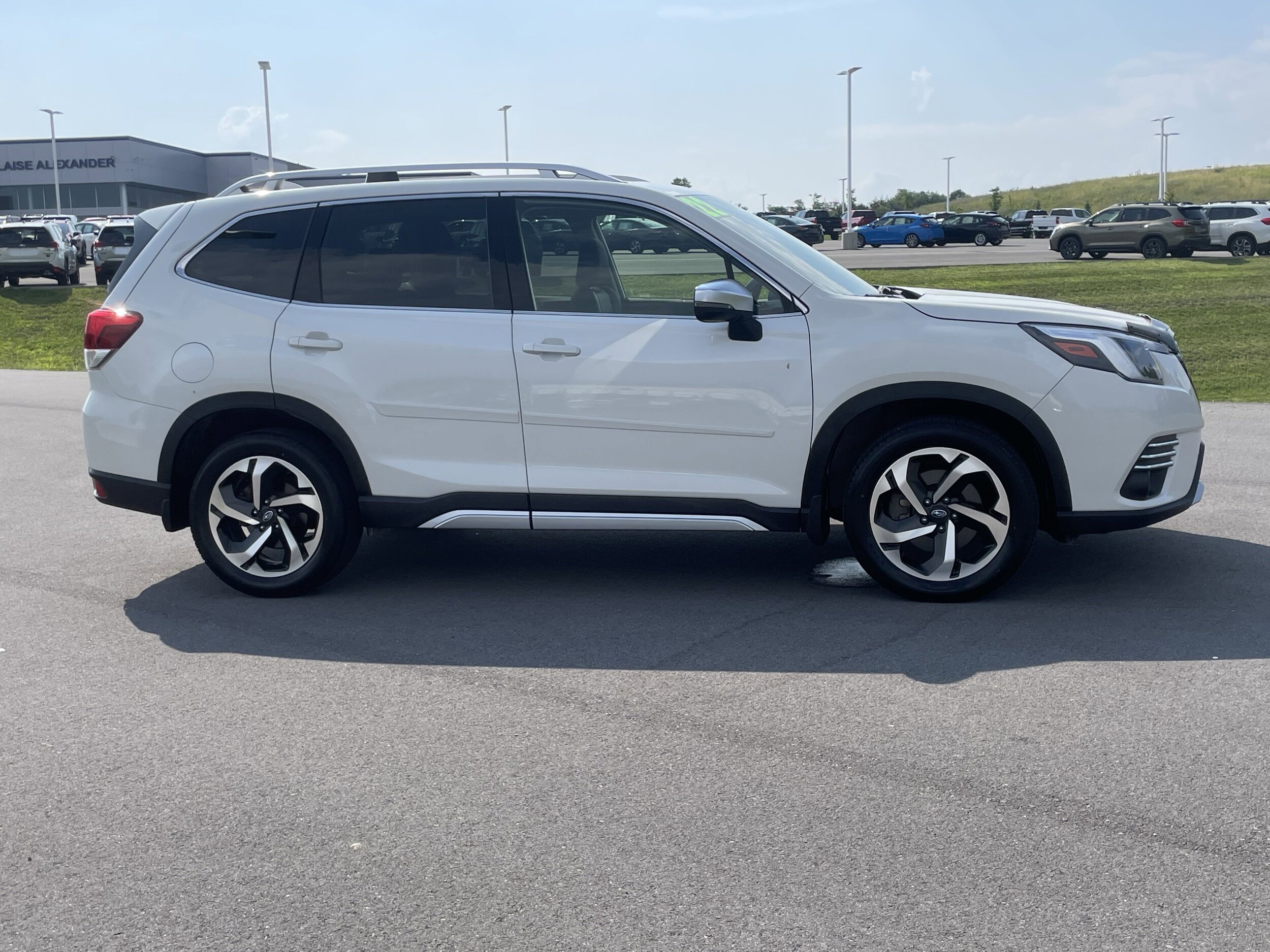 2022 Subaru Forester Touring photo 2