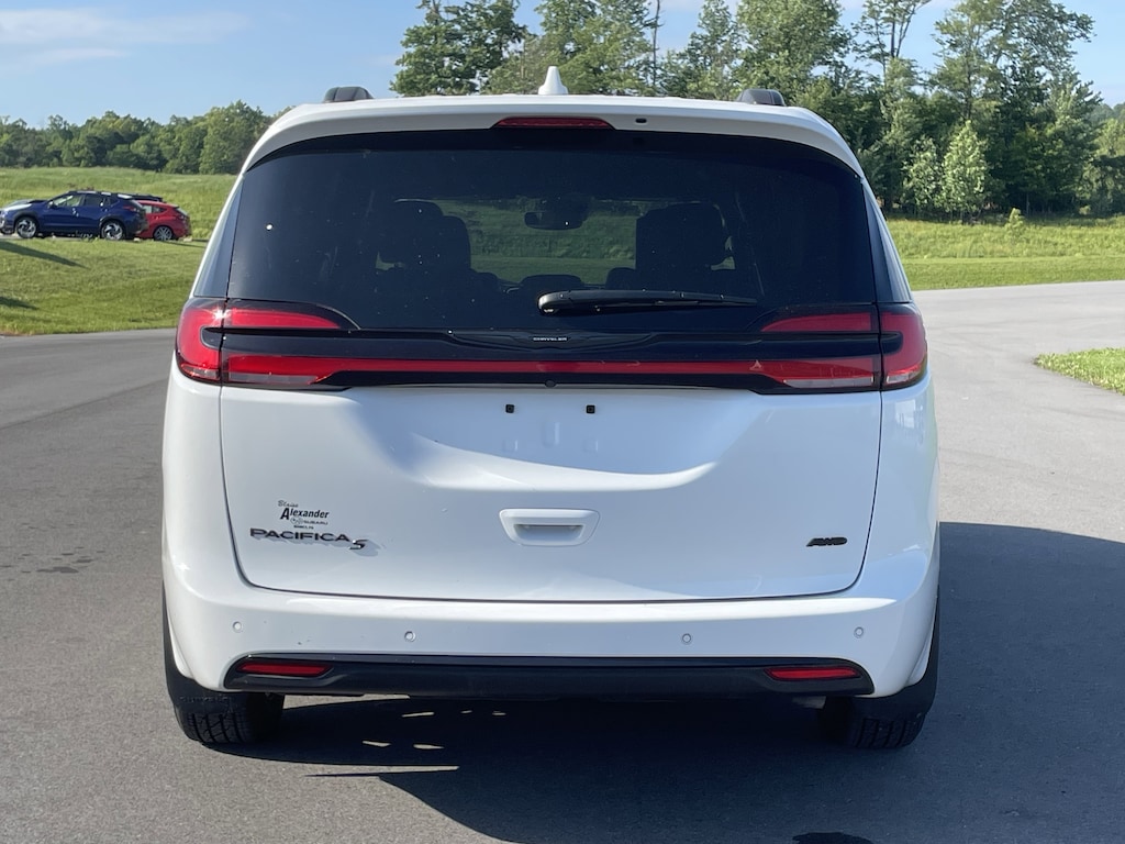 Used 2021 Chrysler Pacifica Touring L Van Passenger Van