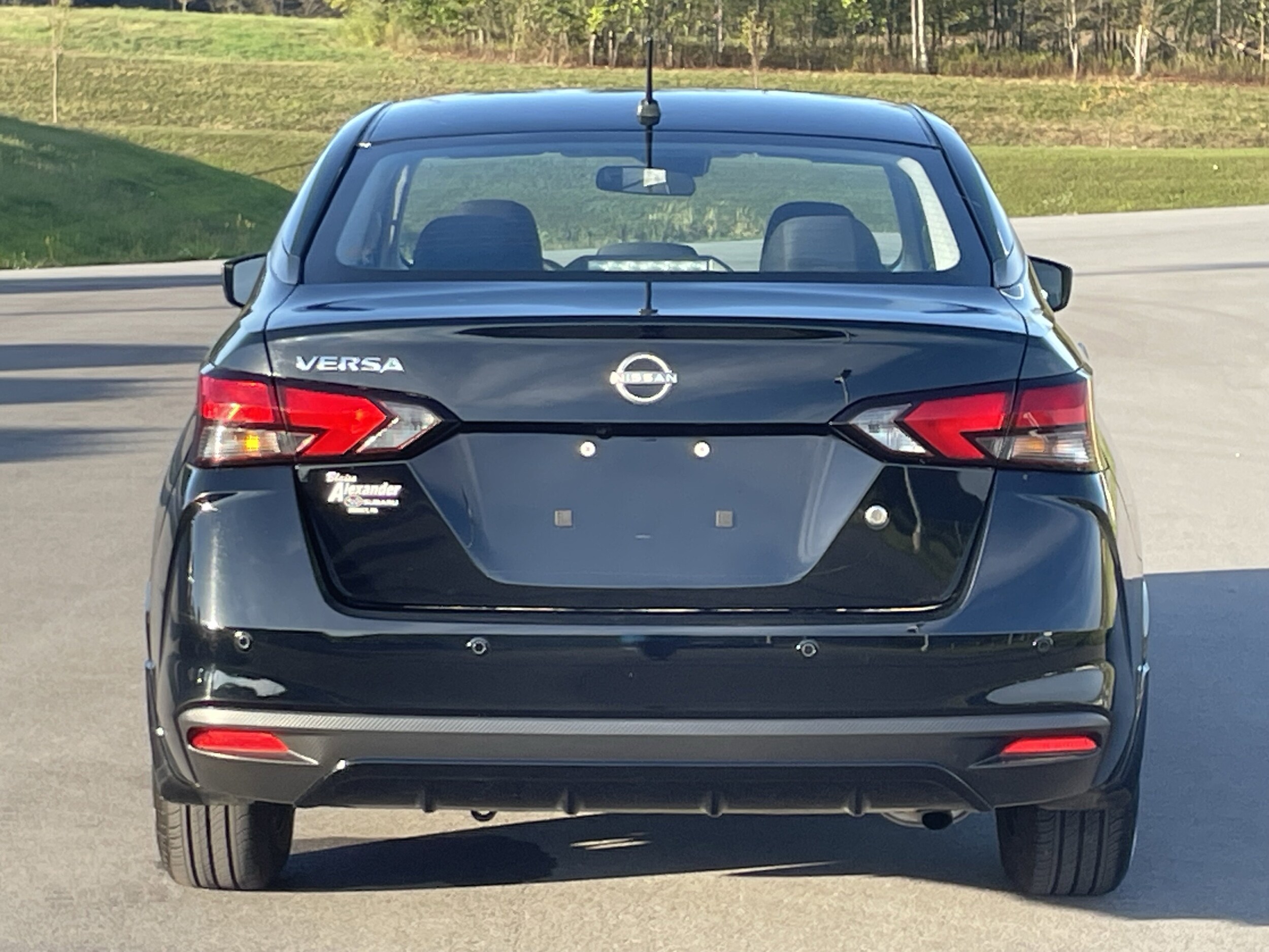 2024 Nissan Versa 1.6 S photo 4