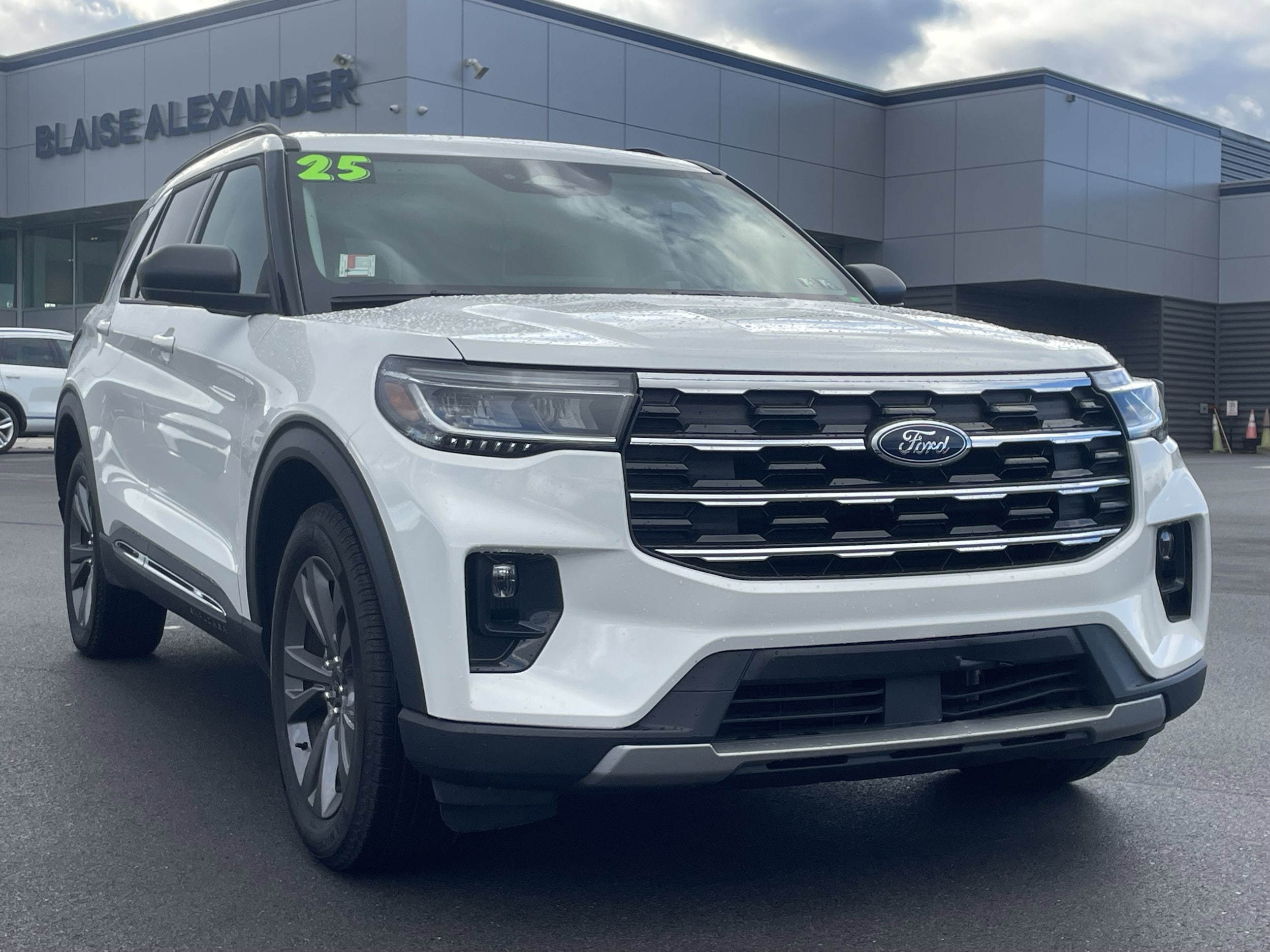 2025 Ford Explorer Active's photo