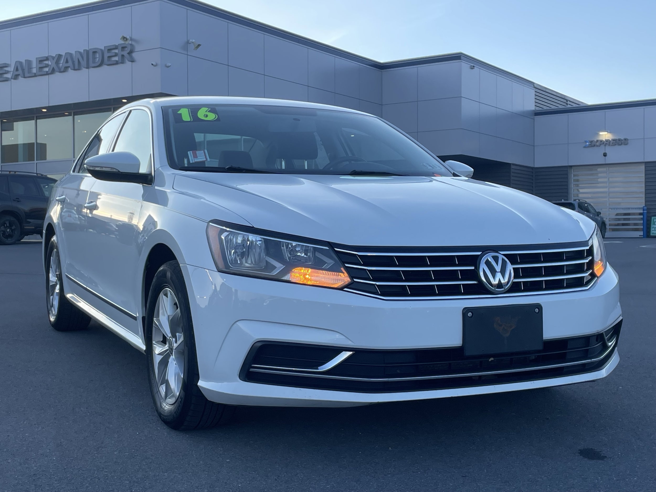 2016 Volkswagen Passat S's photo