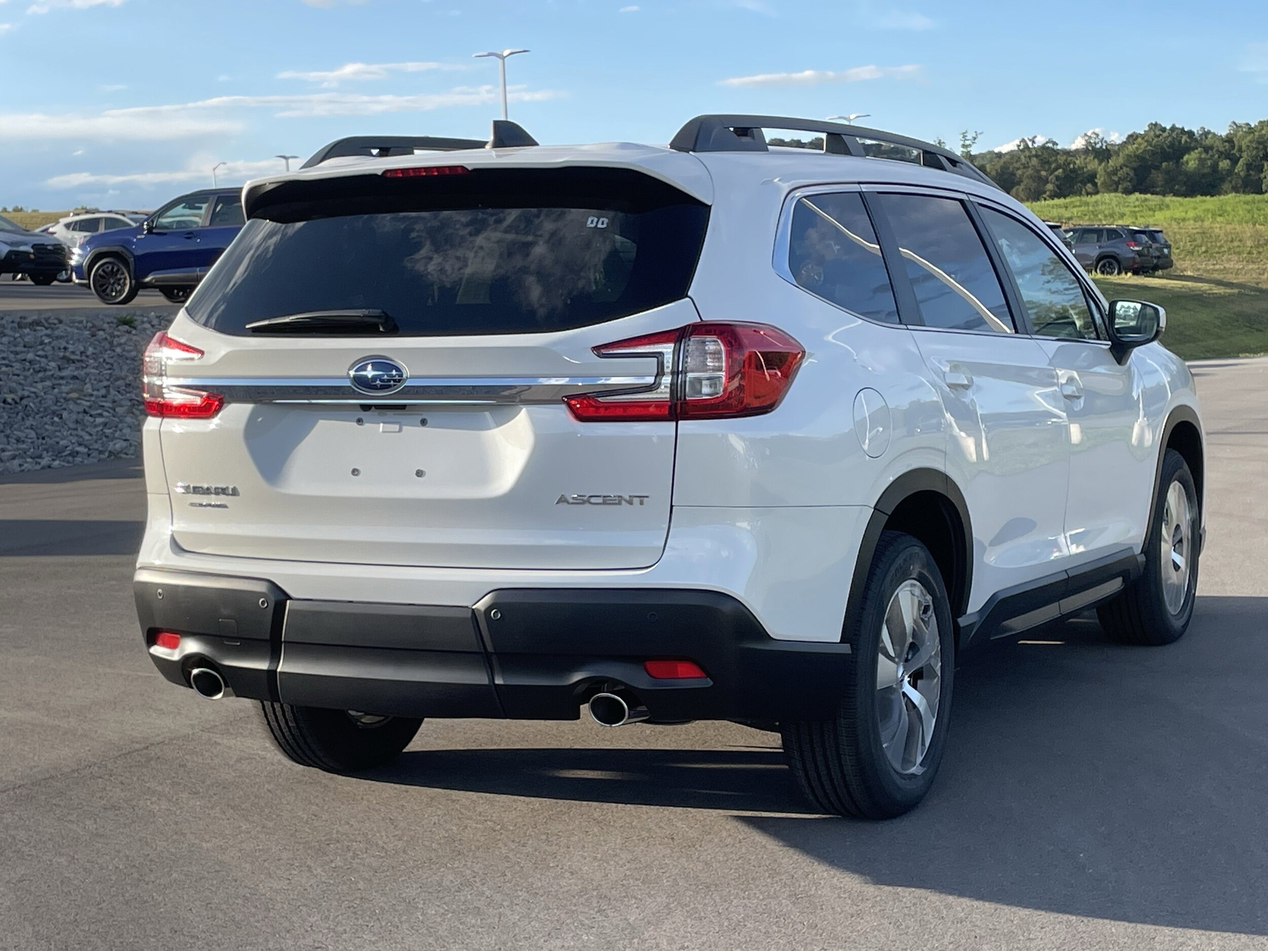 2025 Subaru Ascent Premium photo 3