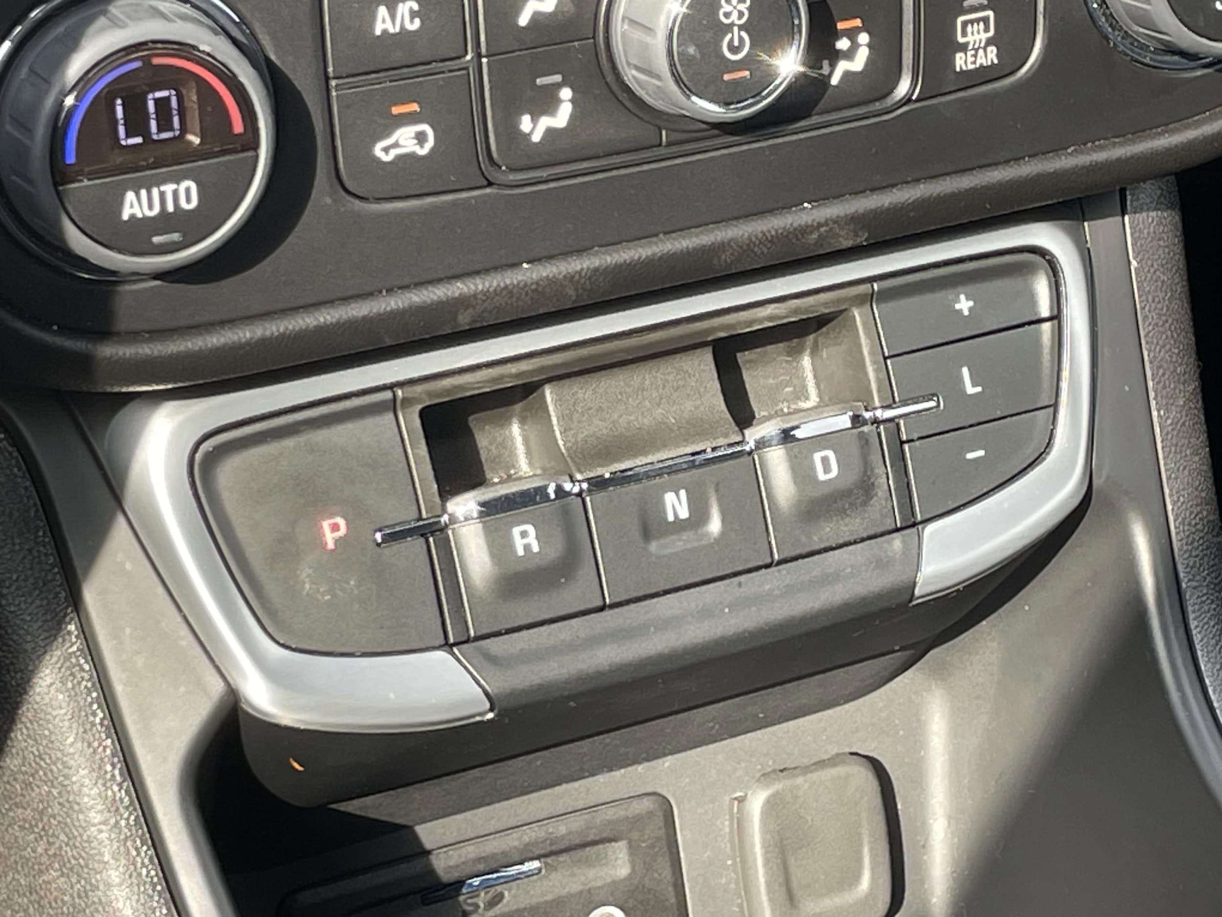 2024 GMC Terrain SLT - Photo 23