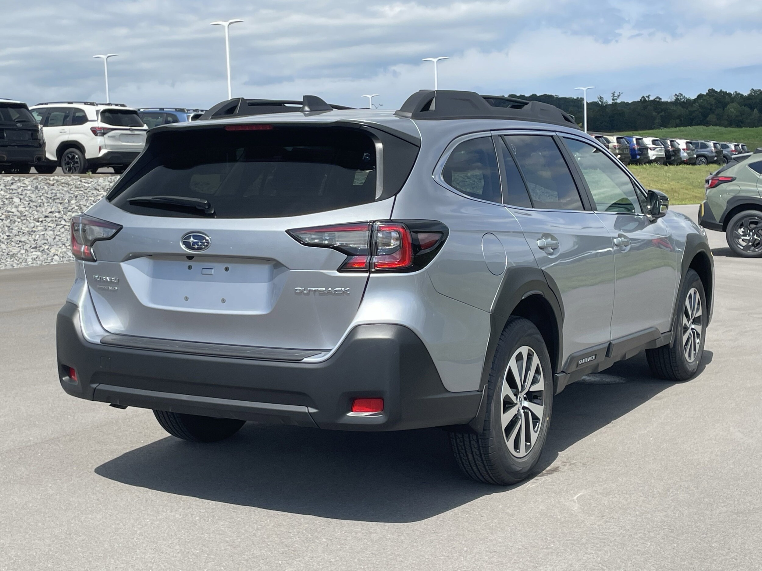 2025 Subaru Outback Premium photo 2