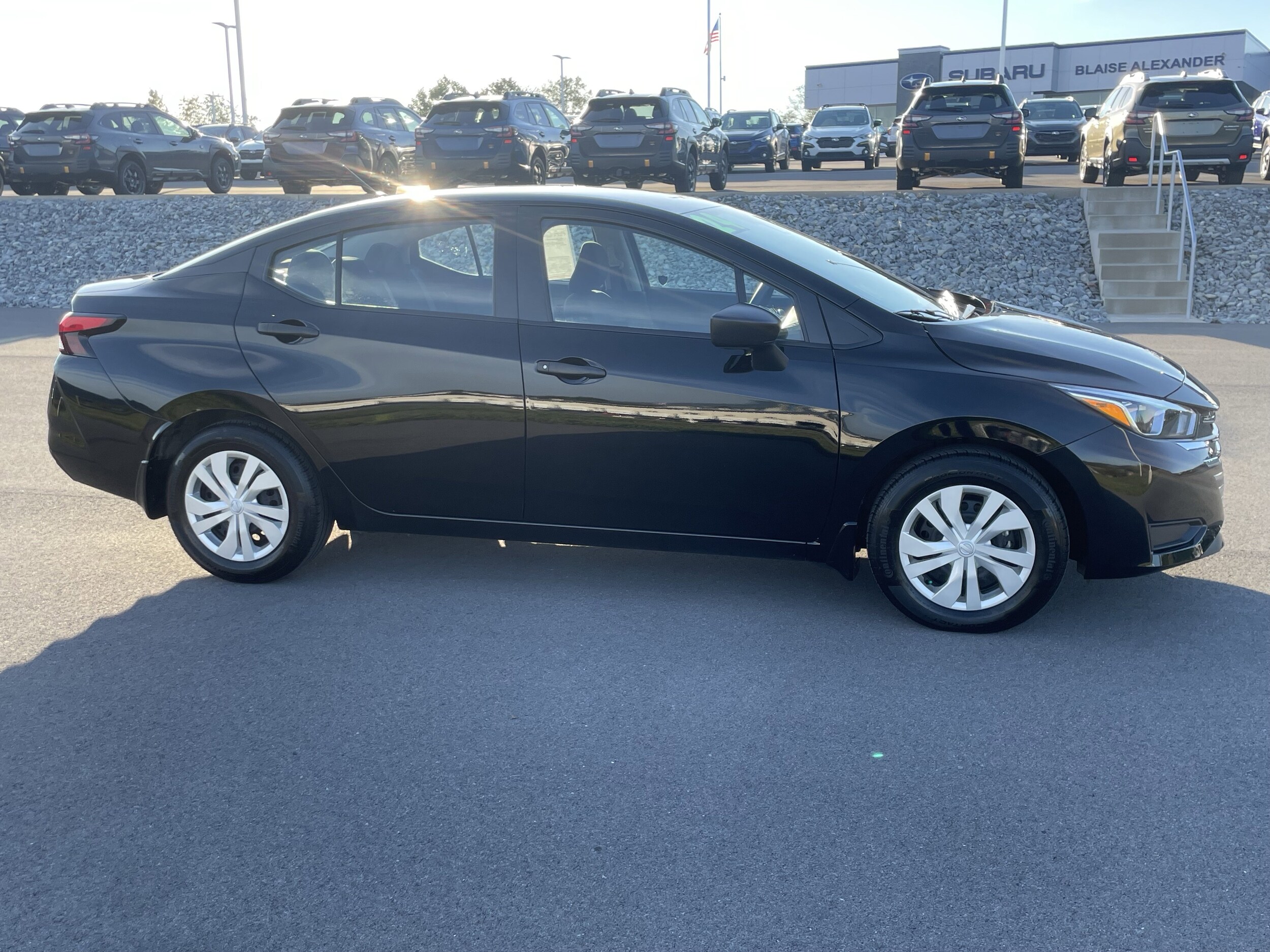 2024 Nissan Versa 1.6 S photo 2