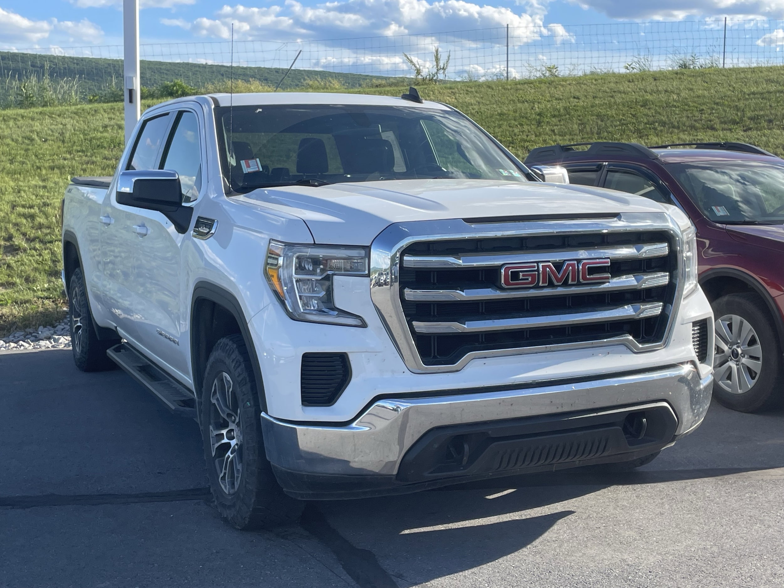 2020 GMC Sierra 4WD Crew Cab Short Box SLE's photo