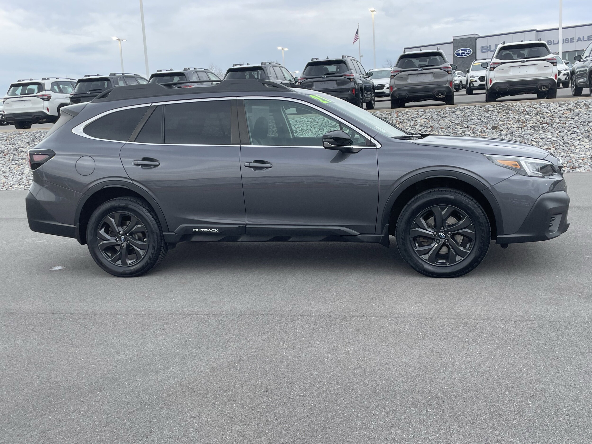 2021 Subaru Outback Onyx Edition XT photo 2