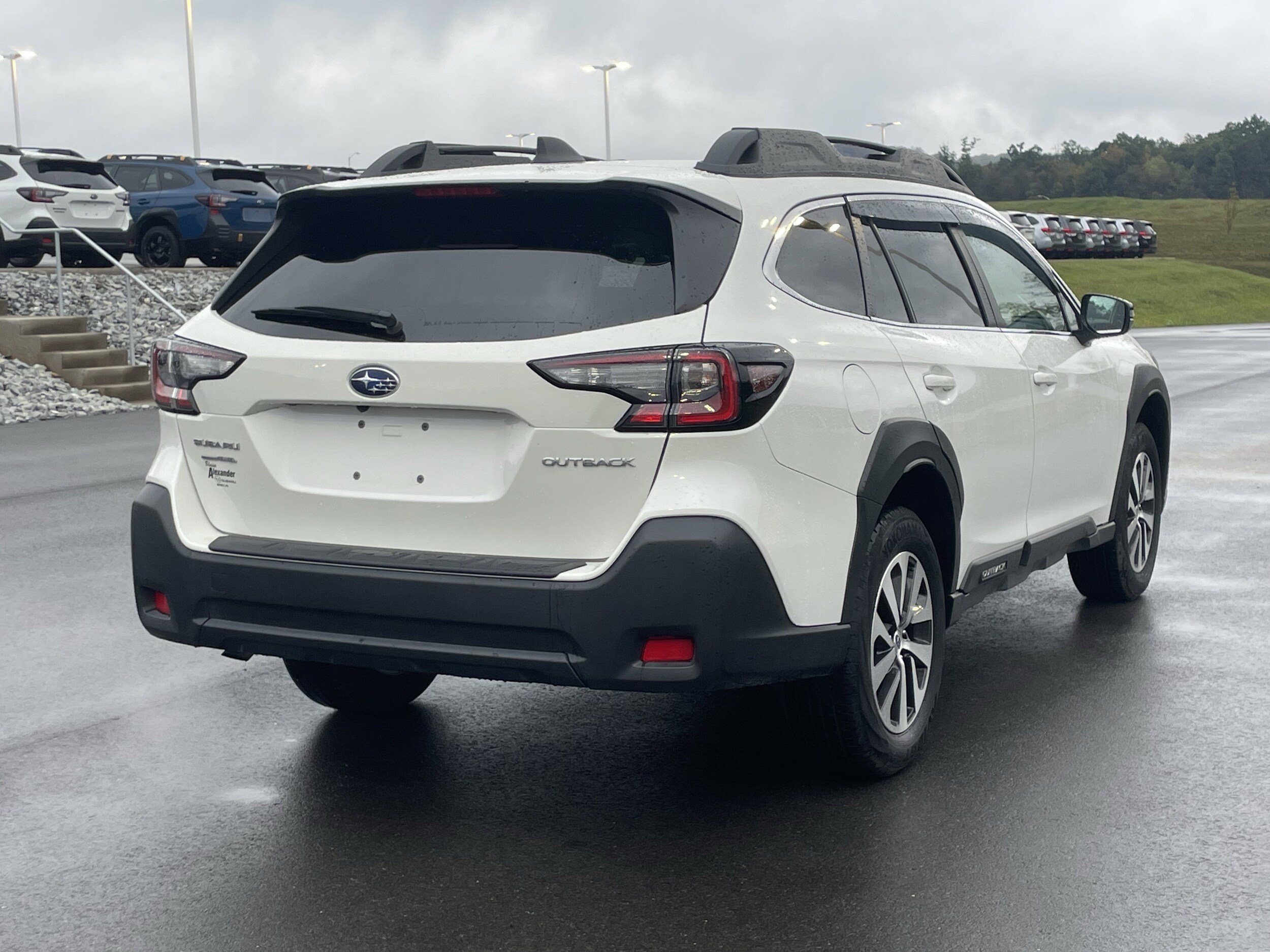 2025 Subaru Outback Premium photo 3
