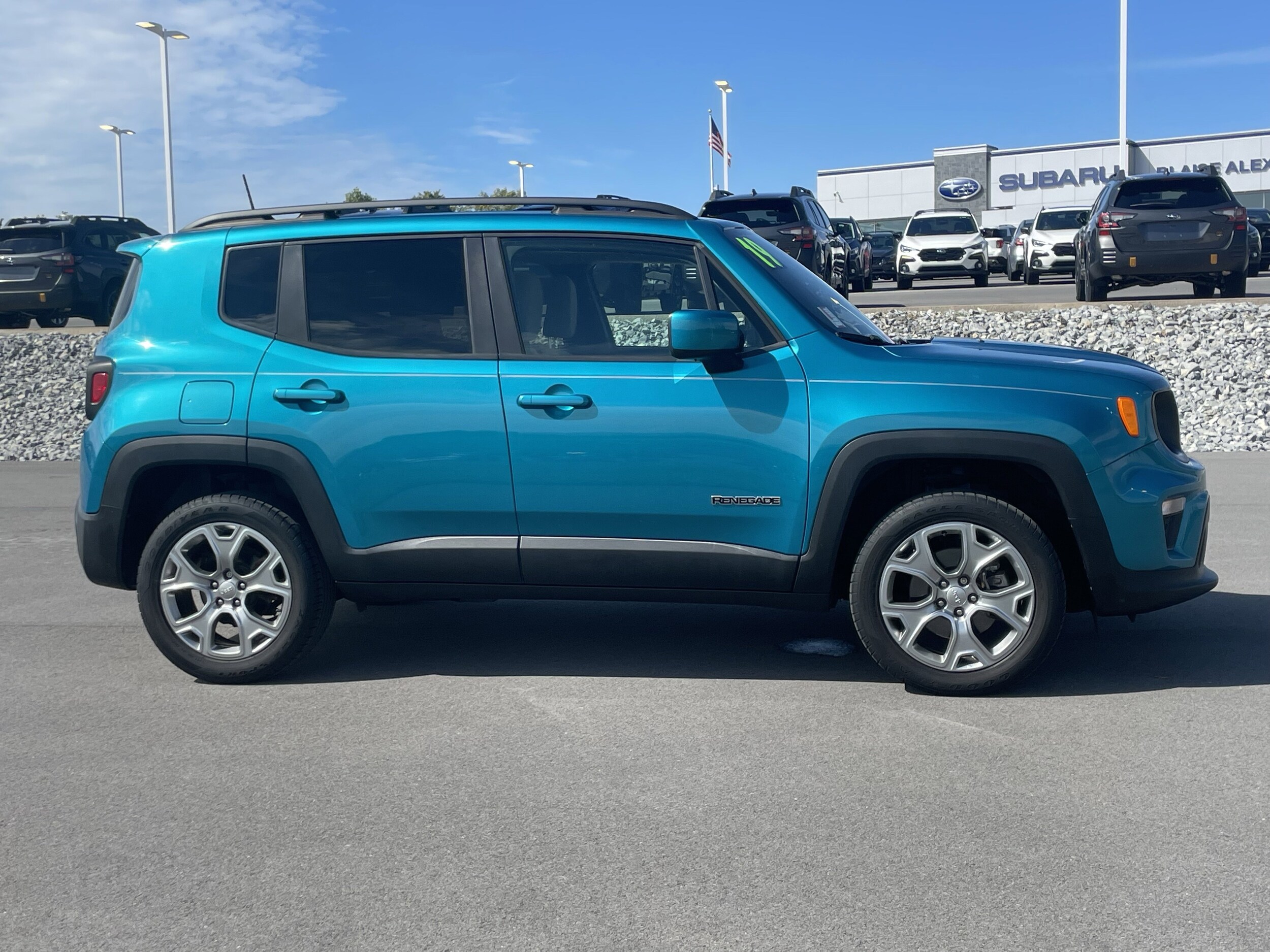 2019 Jeep Renegade Latitude photo 2