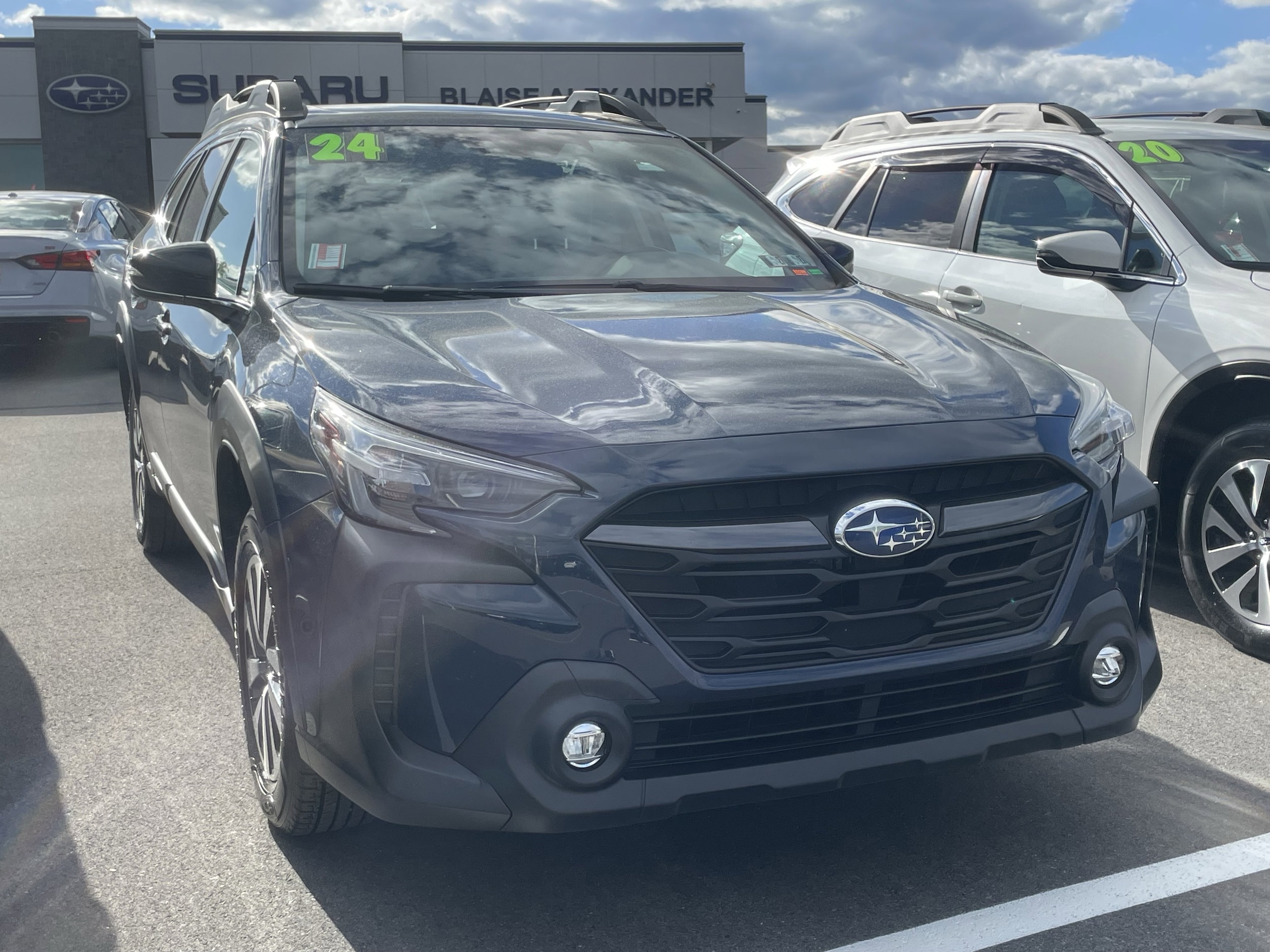 2024 Subaru Outback Premium's photo