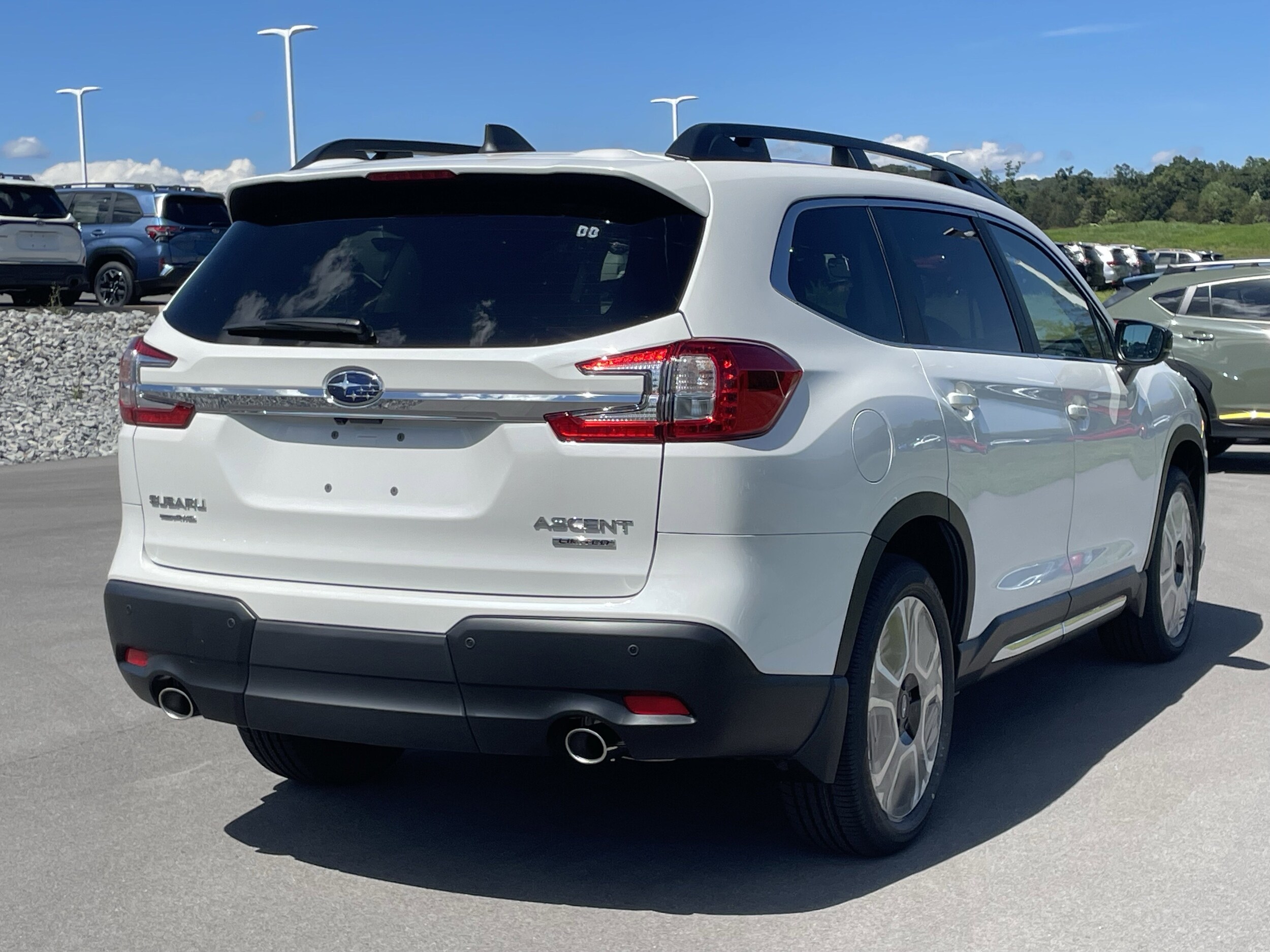 2025 Subaru Ascent Limited photo 2