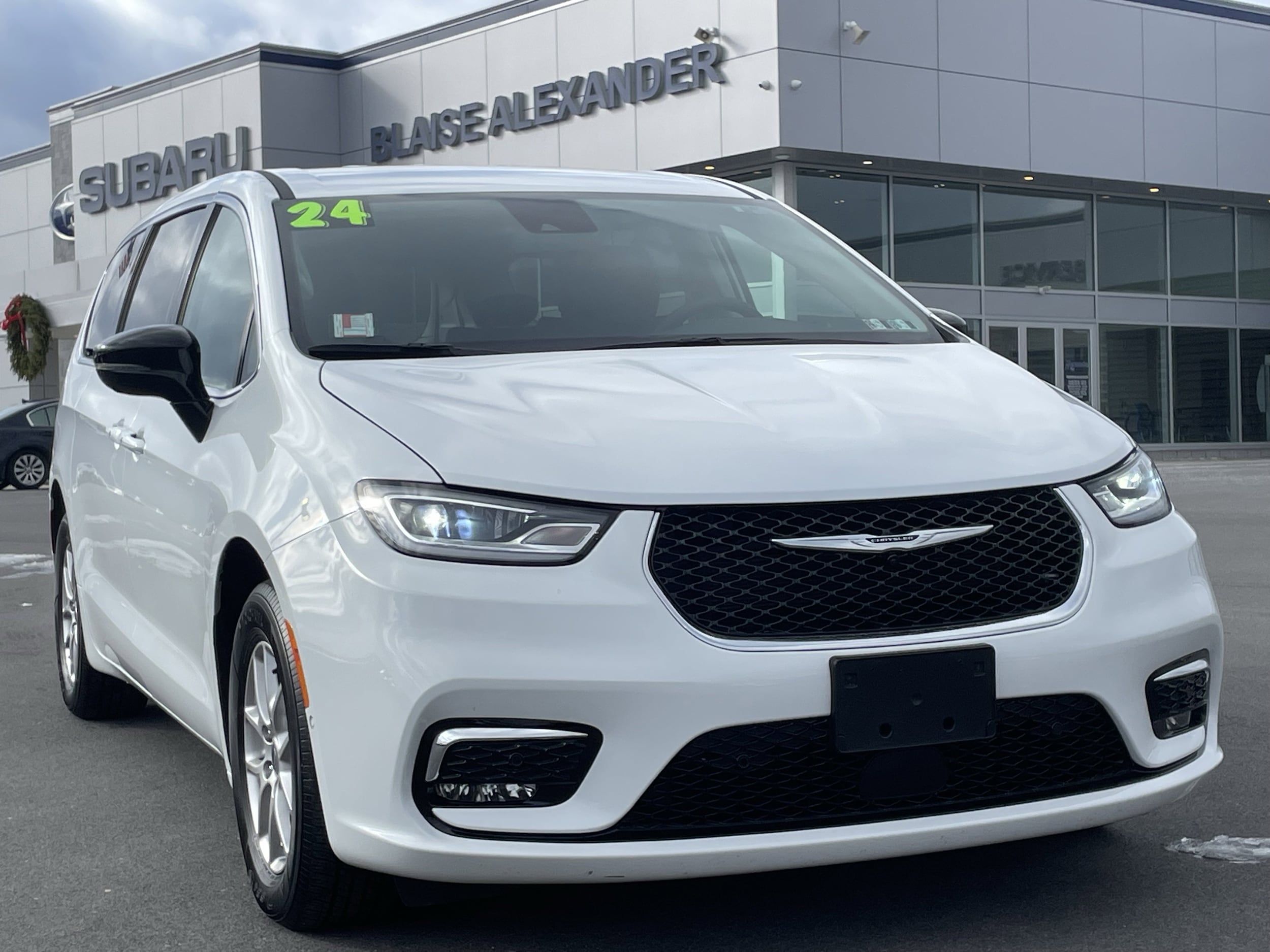 2024 Chrysler Pacifica Touring L's photo