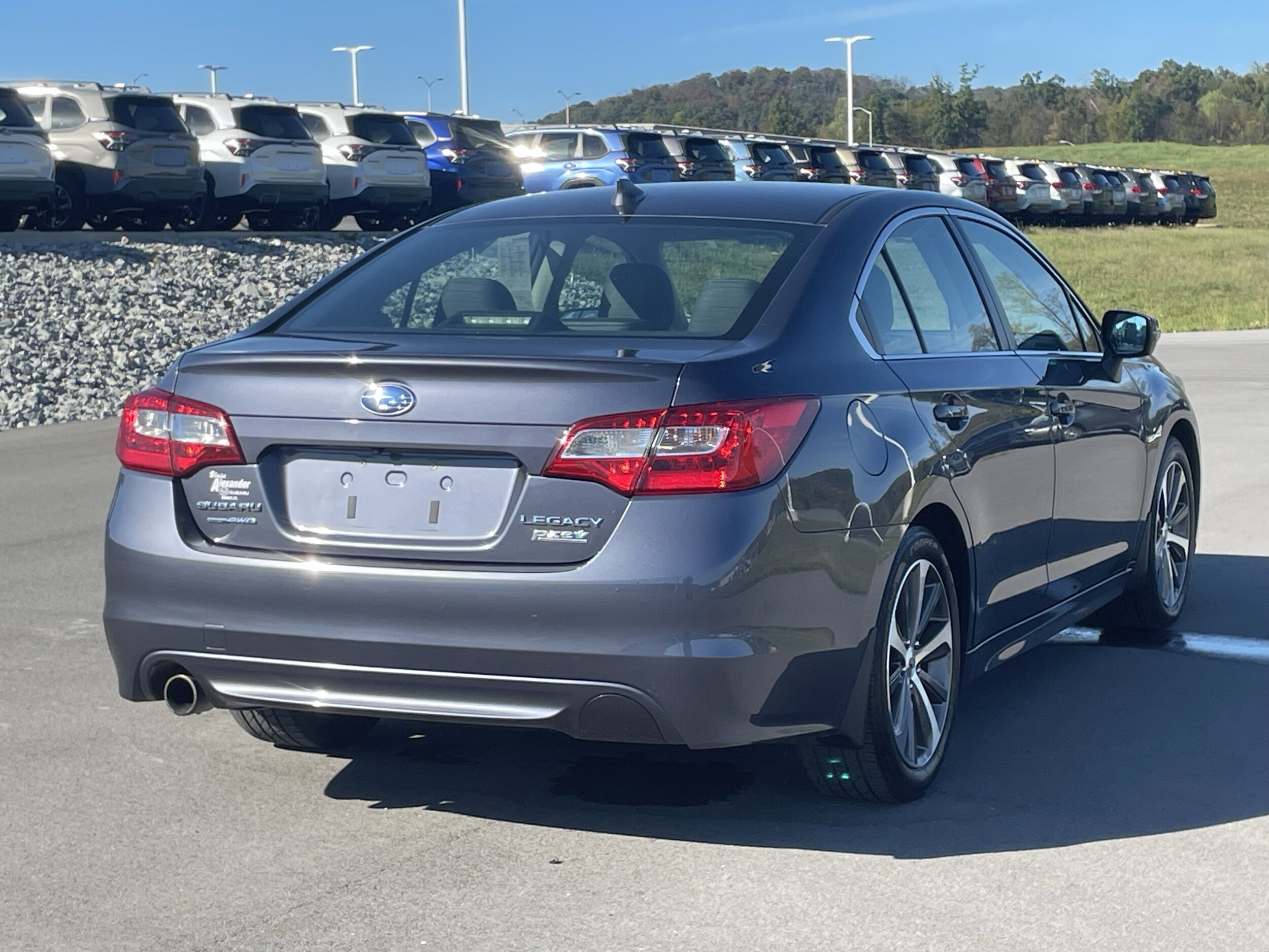 2016 Subaru Legacy 2.5i Limited photo 2