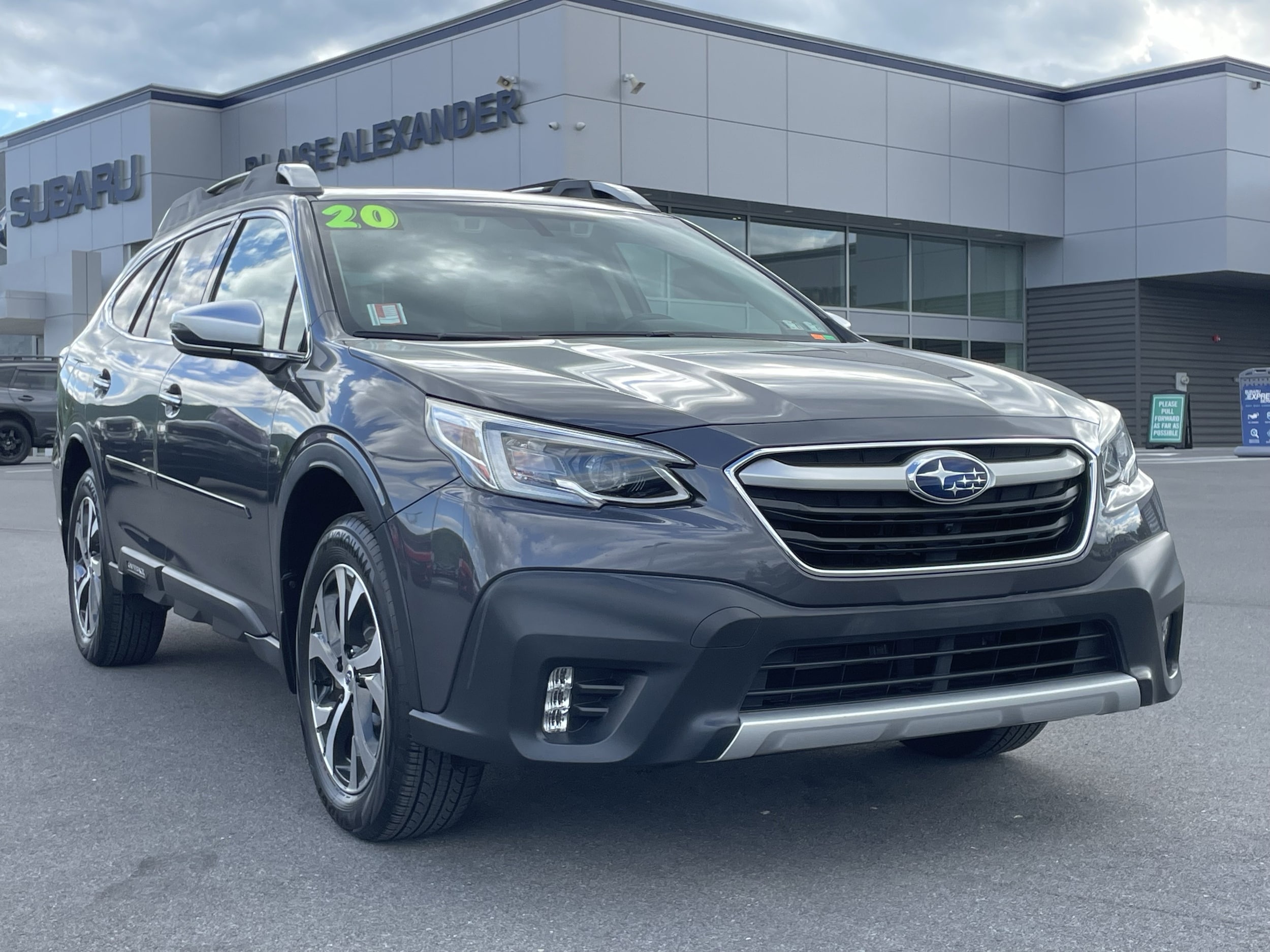 2020 Subaru Outback Touring's photo