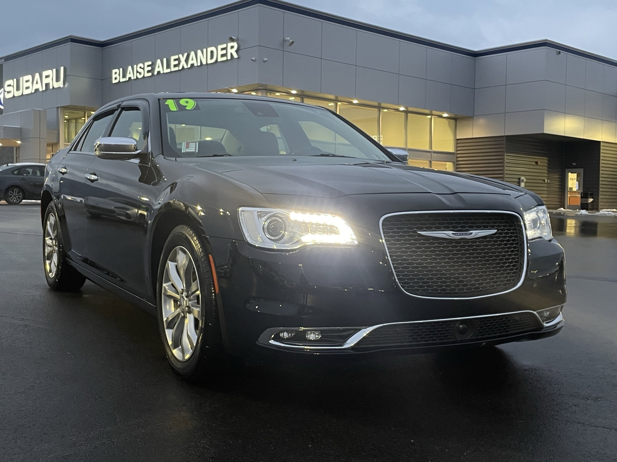 2019 Chrysler 300 Limited's photo