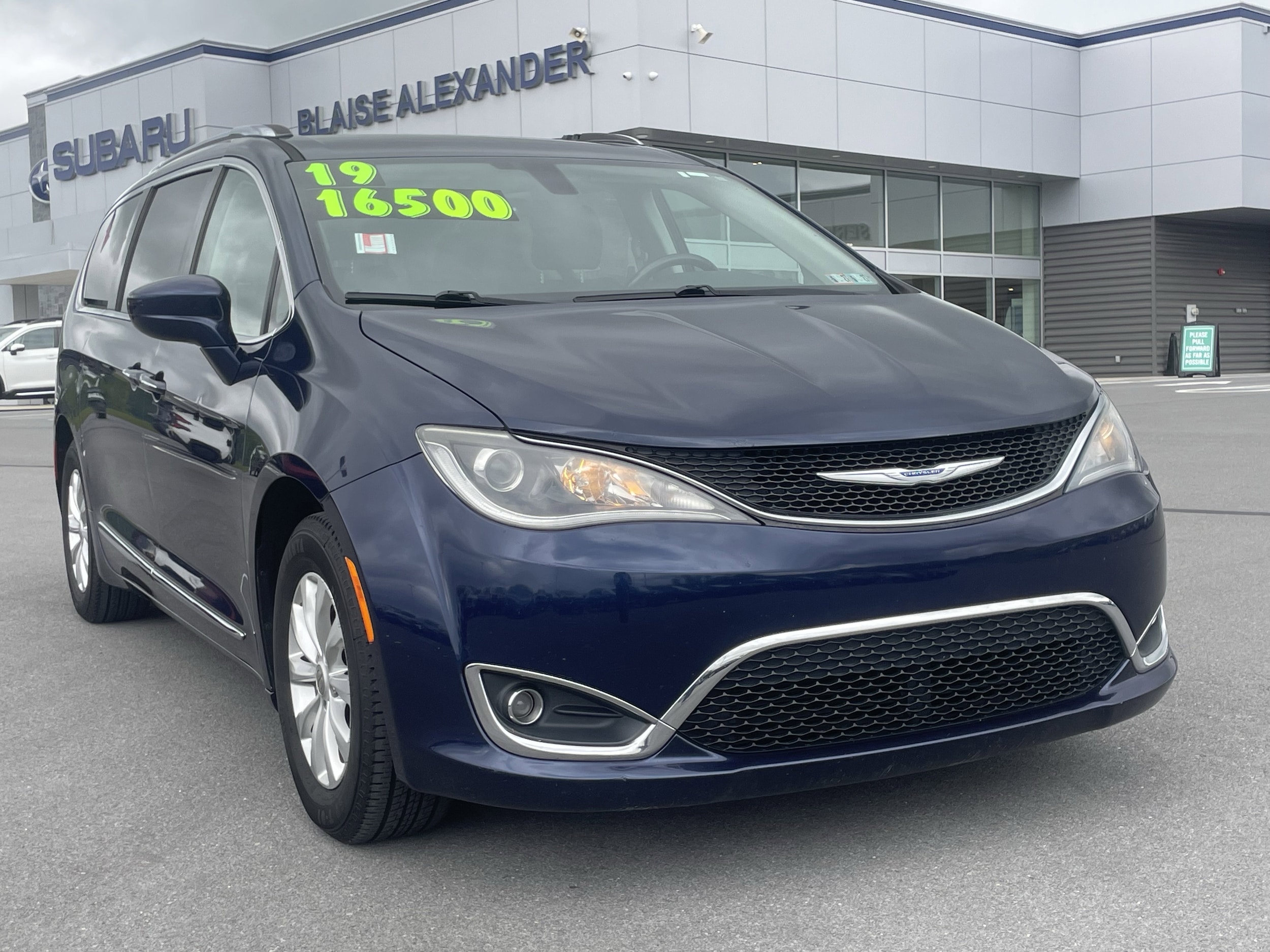 2019 Chrysler Pacifica Touring L's photo