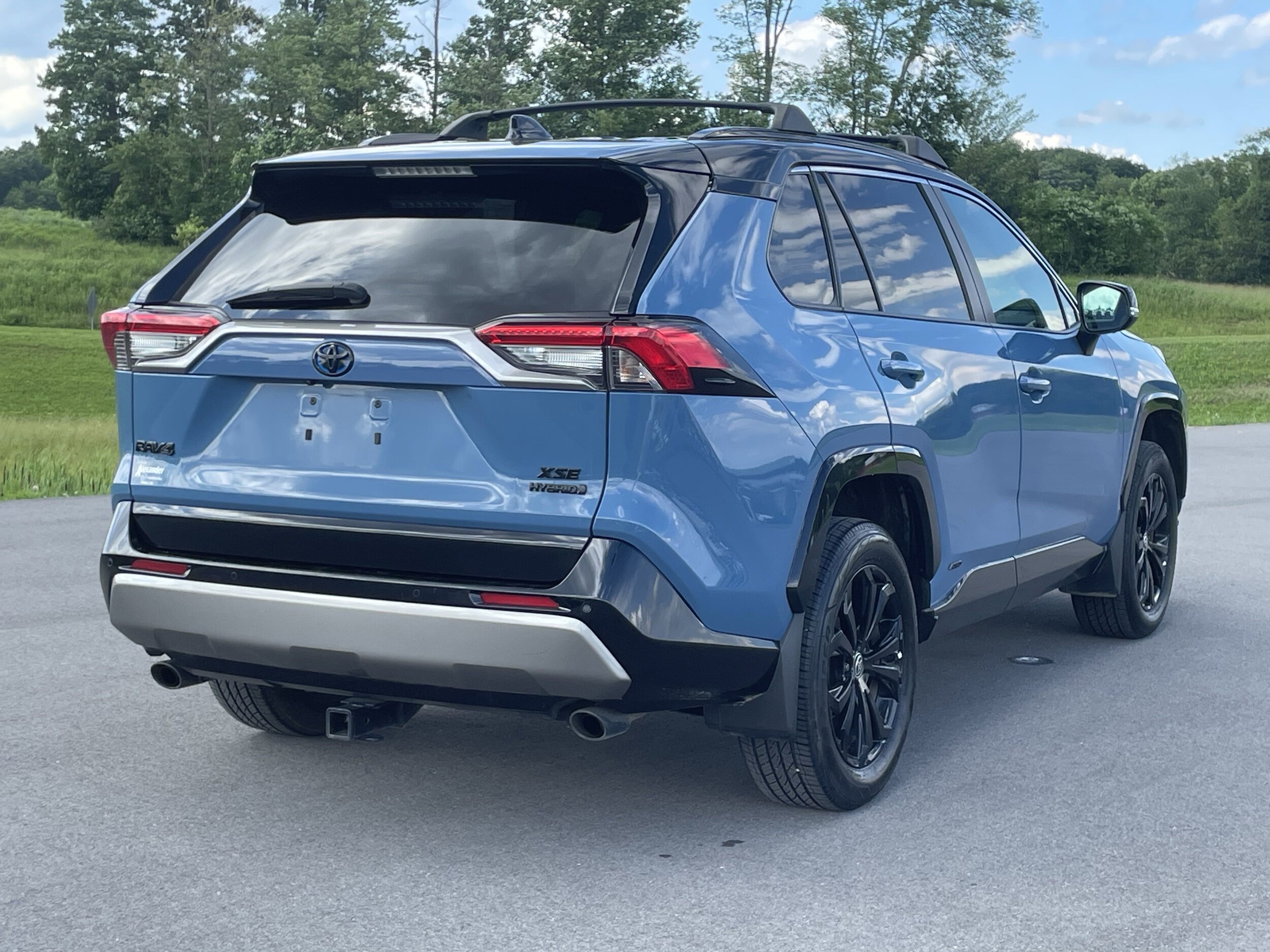 2023 Toyota RAV4 Hybrid XSE photo 3