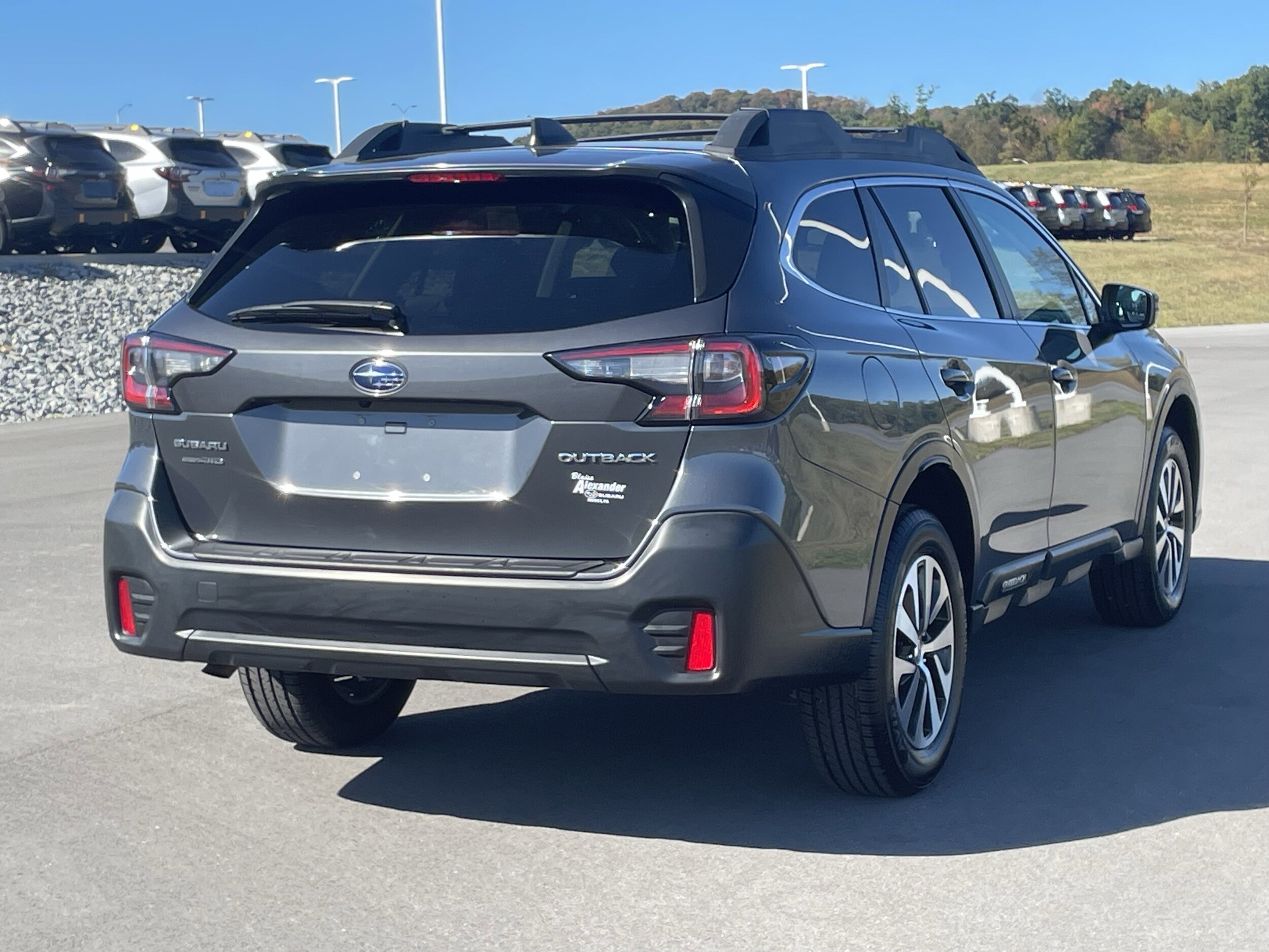 2020 Subaru Outback Premium photo 2
