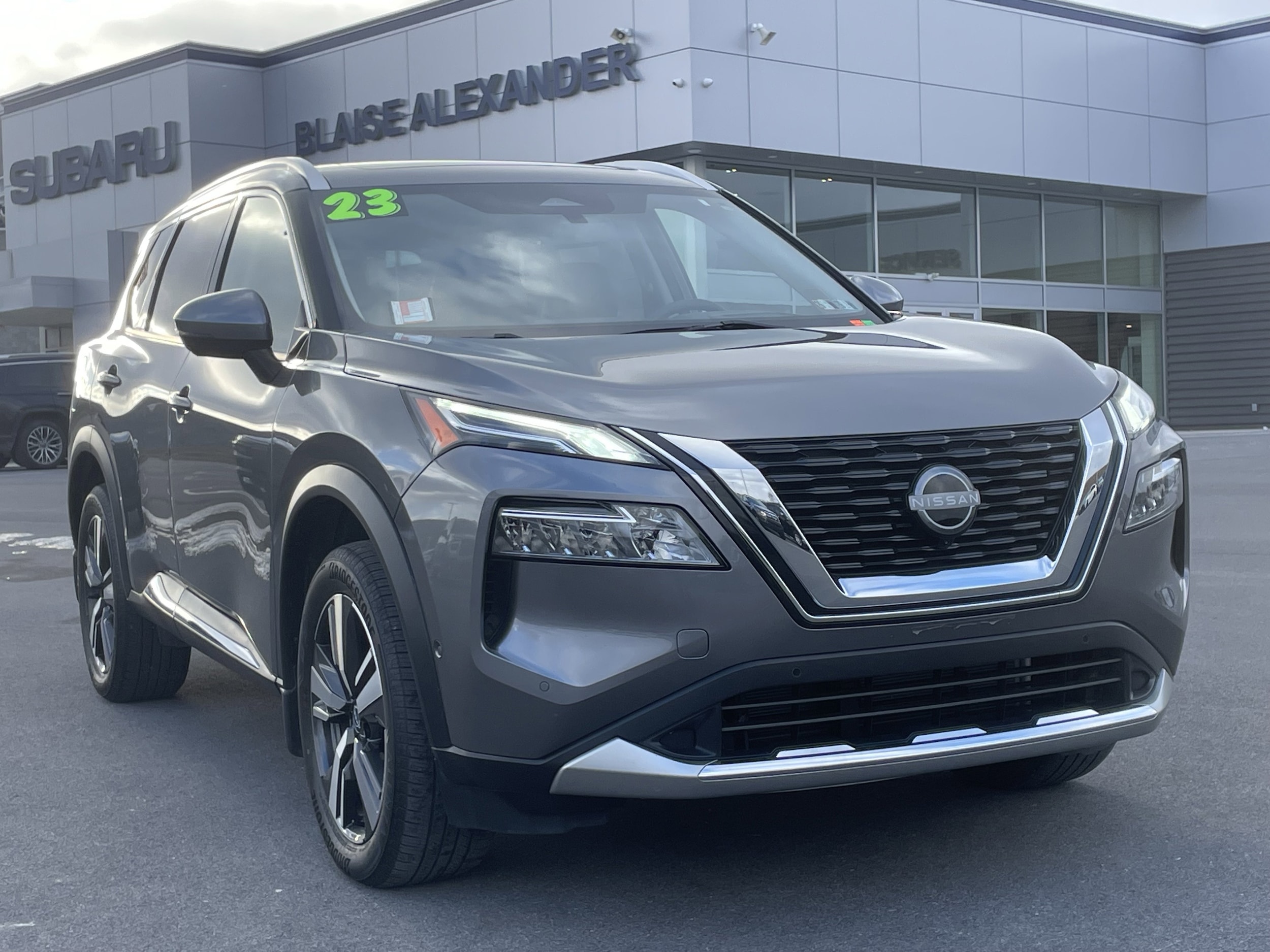 2023 Nissan Rogue Platinum's photo