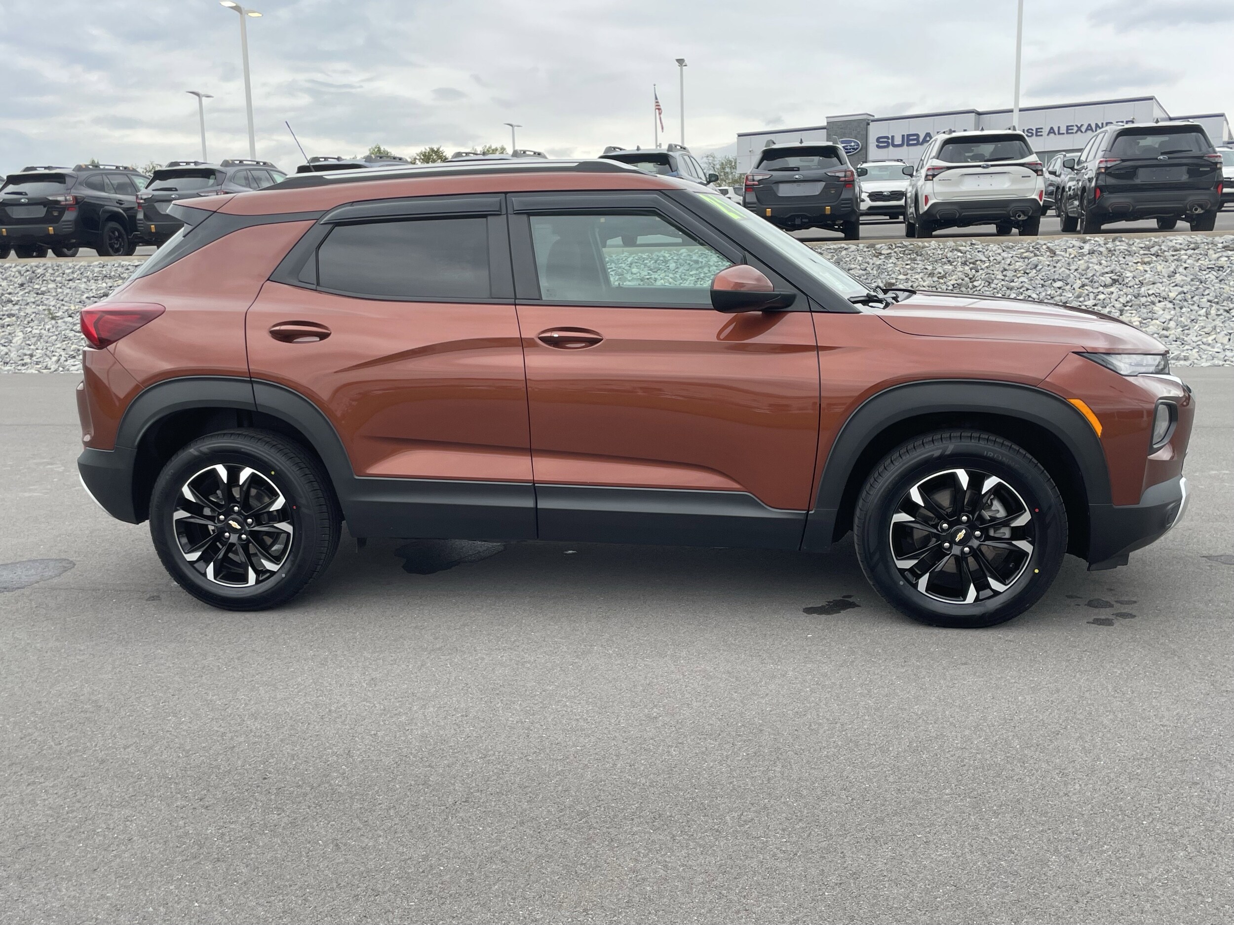2021 Chevrolet Trailblazer LT photo 2
