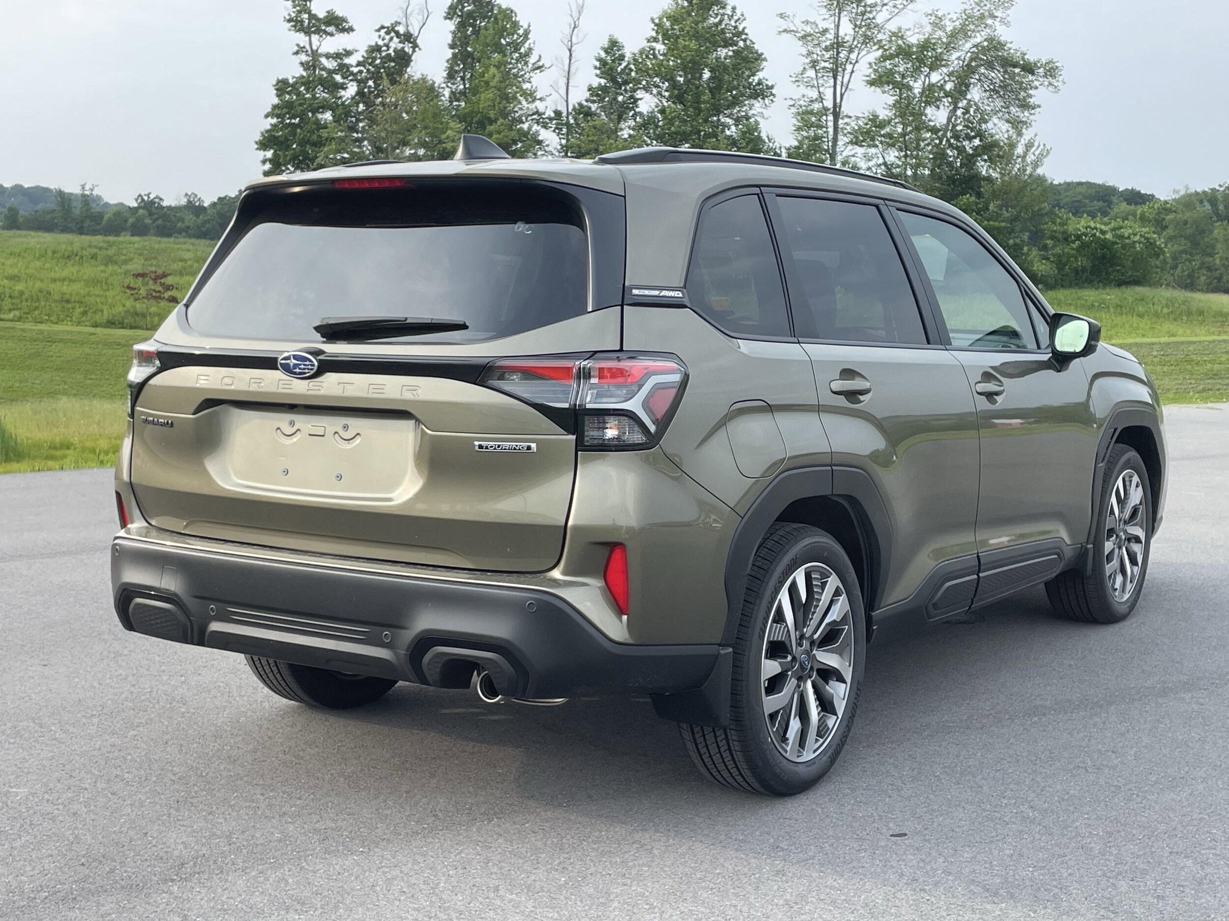 2025 Subaru Forester Touring photo 3
