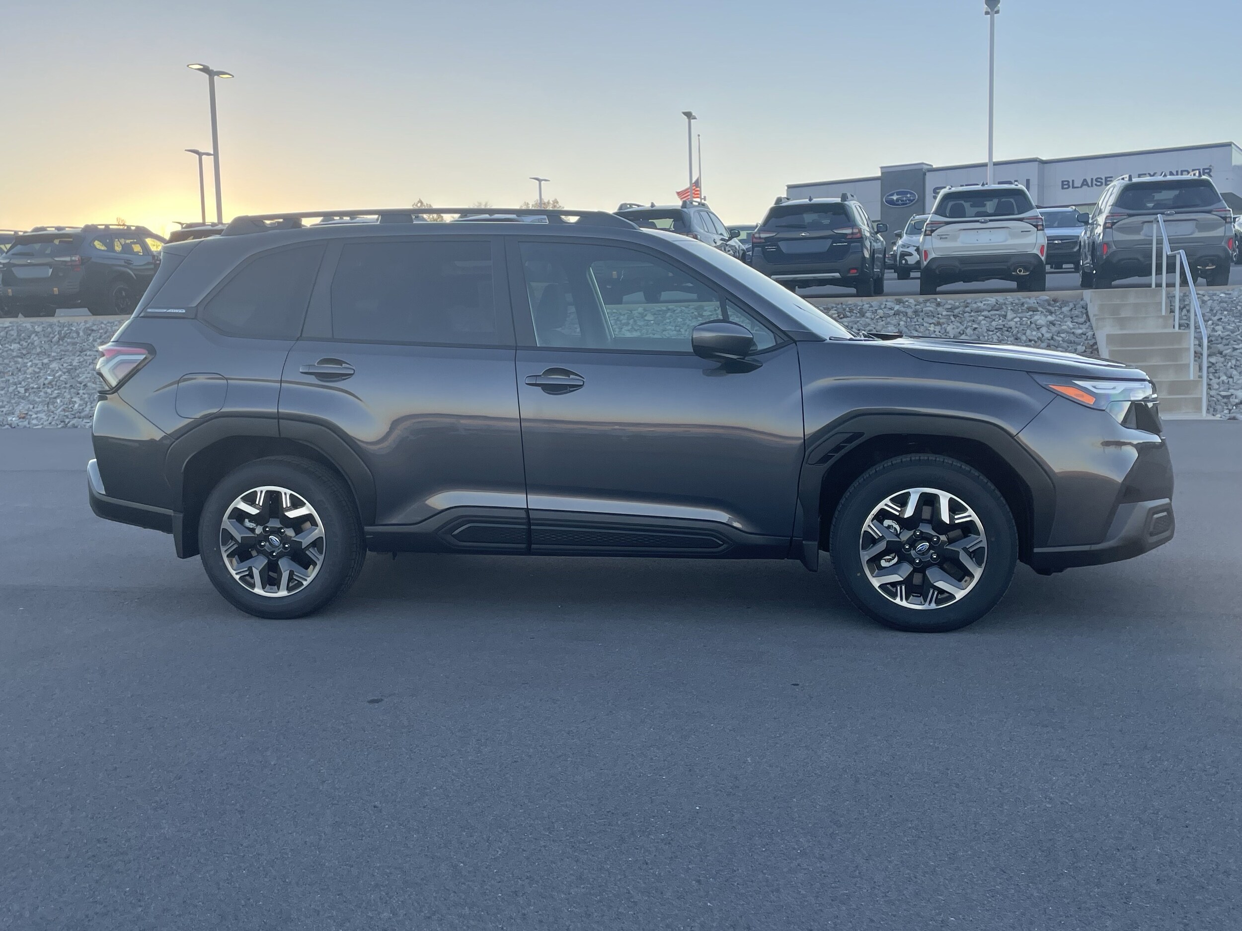 2025 Subaru Forester Premium photo 2