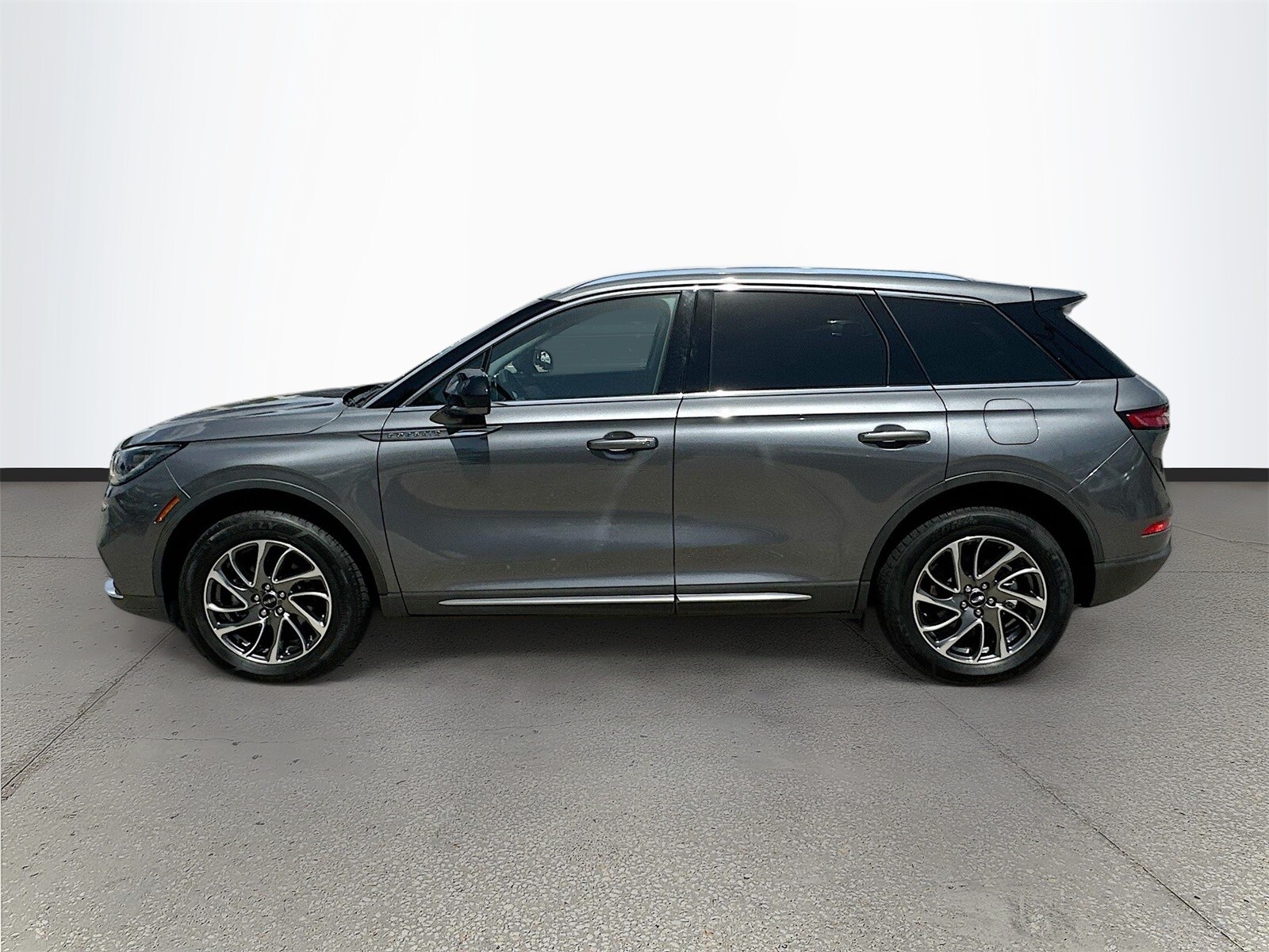 2022 Lincoln Corsair Standard photo 3