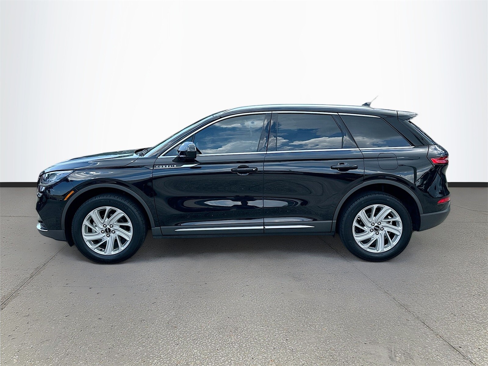 2022 Lincoln Corsair Standard photo 4