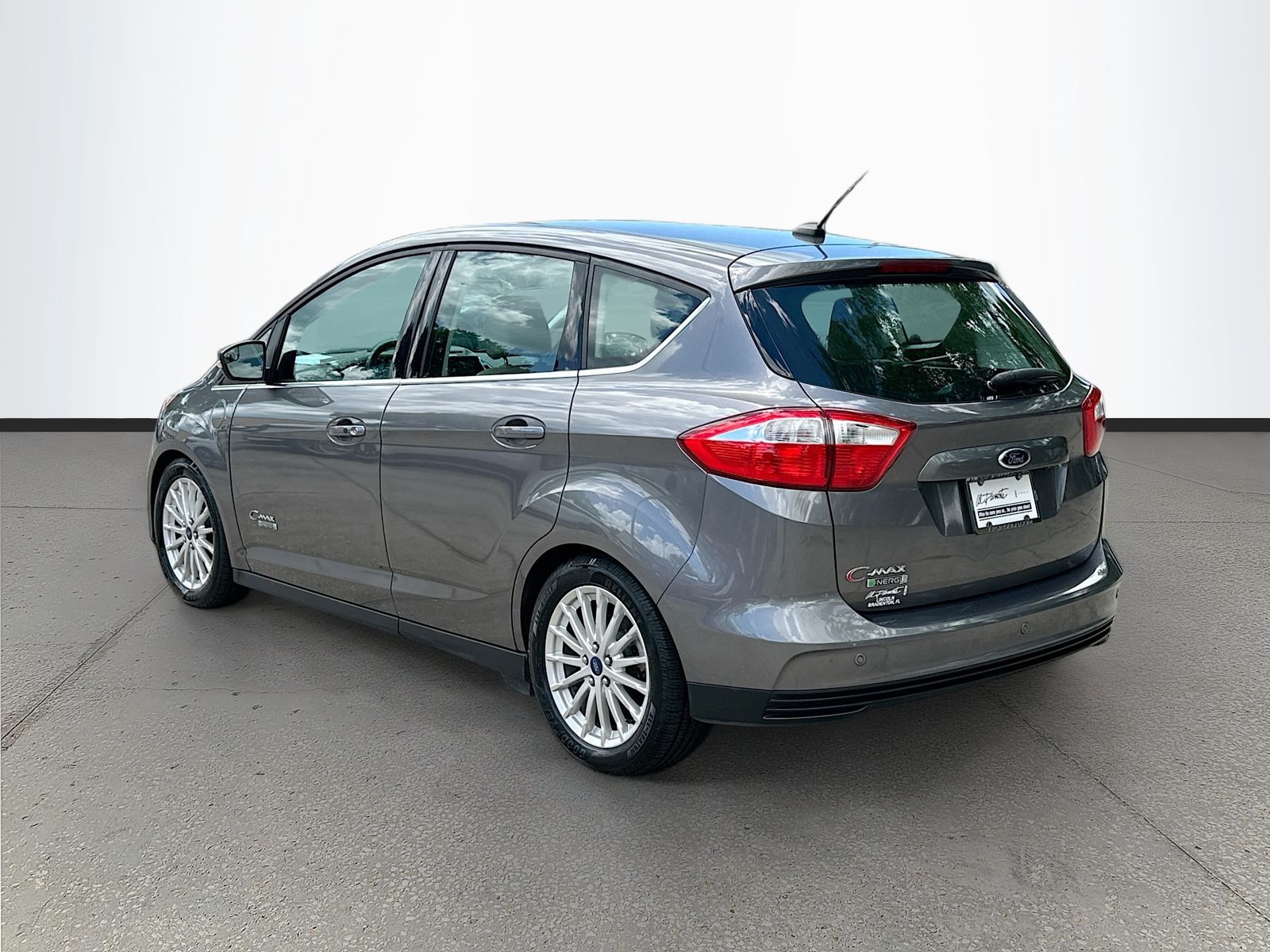 View vehicle photo 5