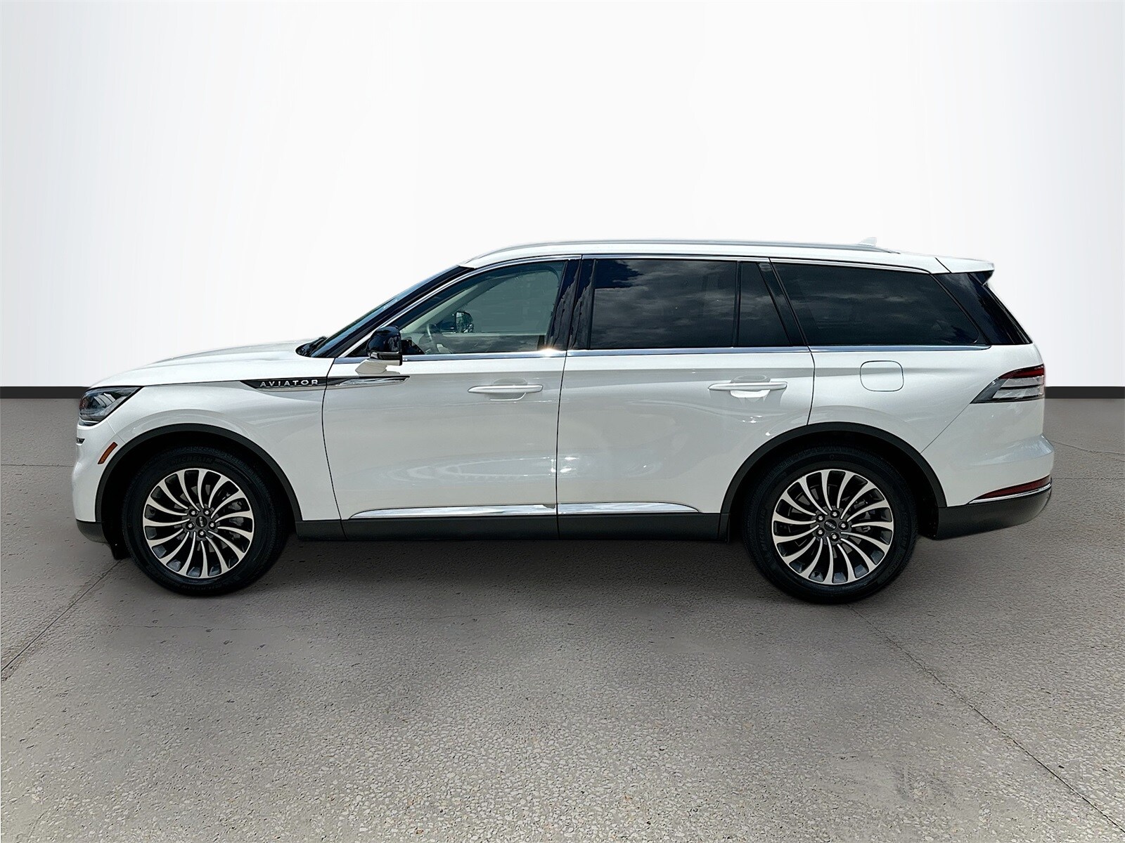 2024 Lincoln Aviator Premiere photo 3
