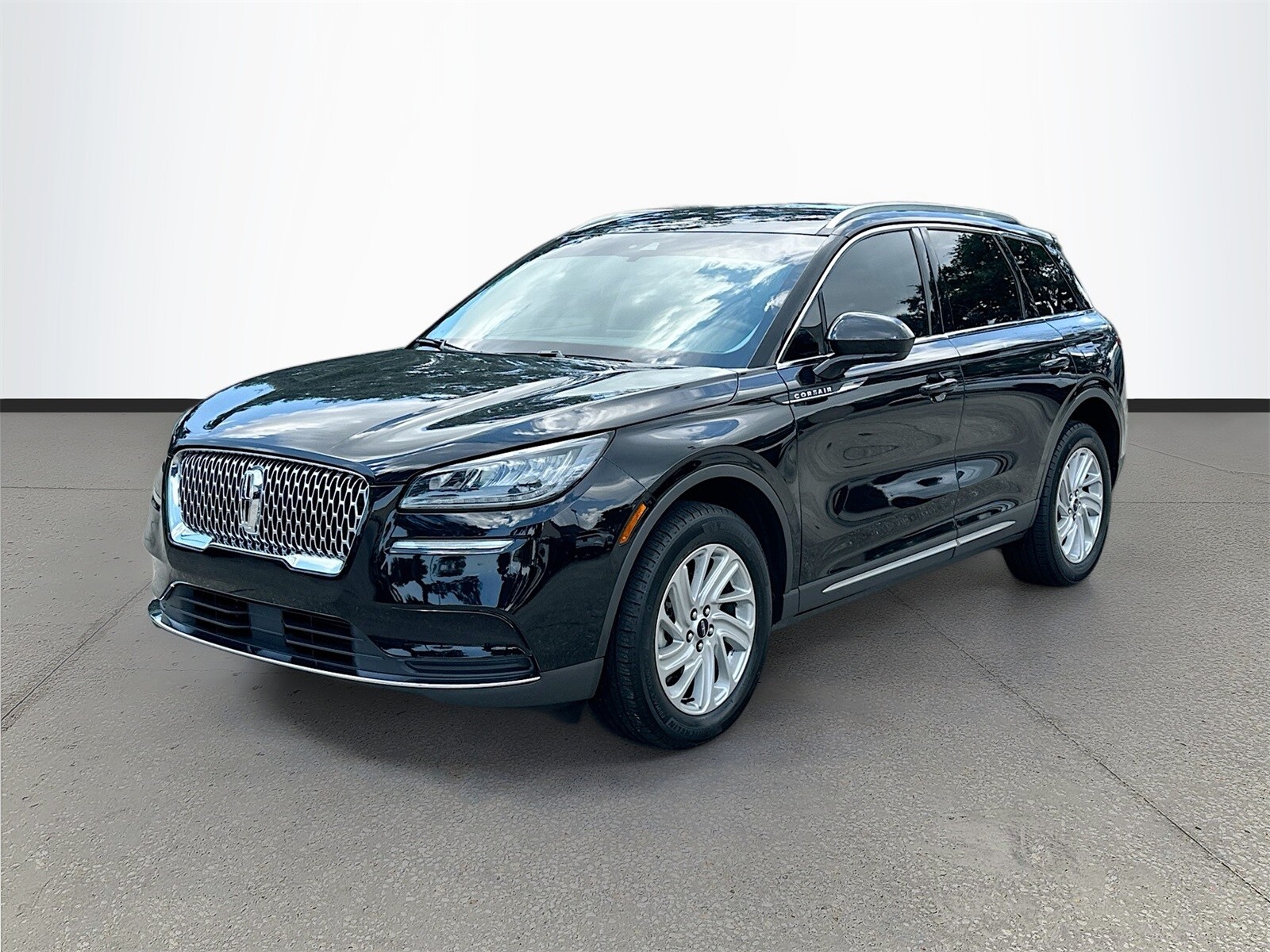2022 Lincoln Corsair Standard photo 3