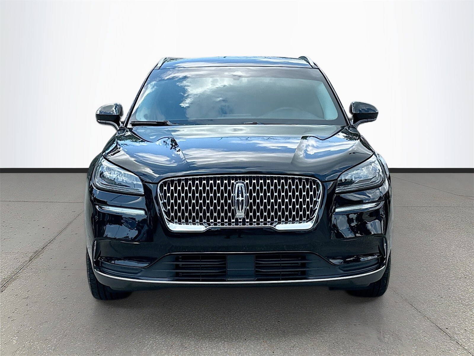 2022 Lincoln Corsair Standard photo 2