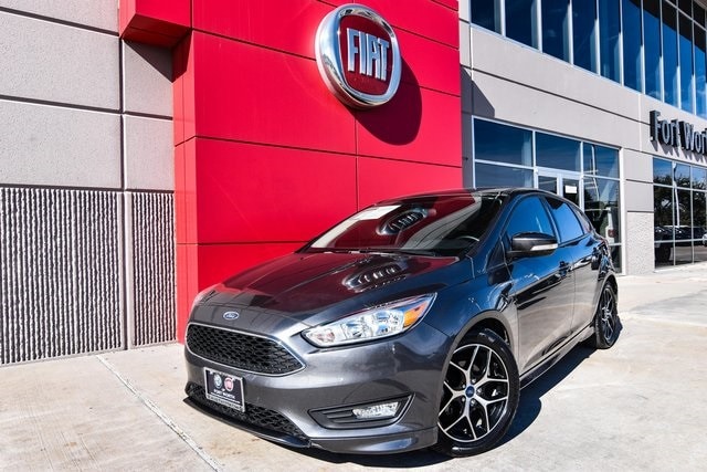2015 Ford Focus SE's photo
