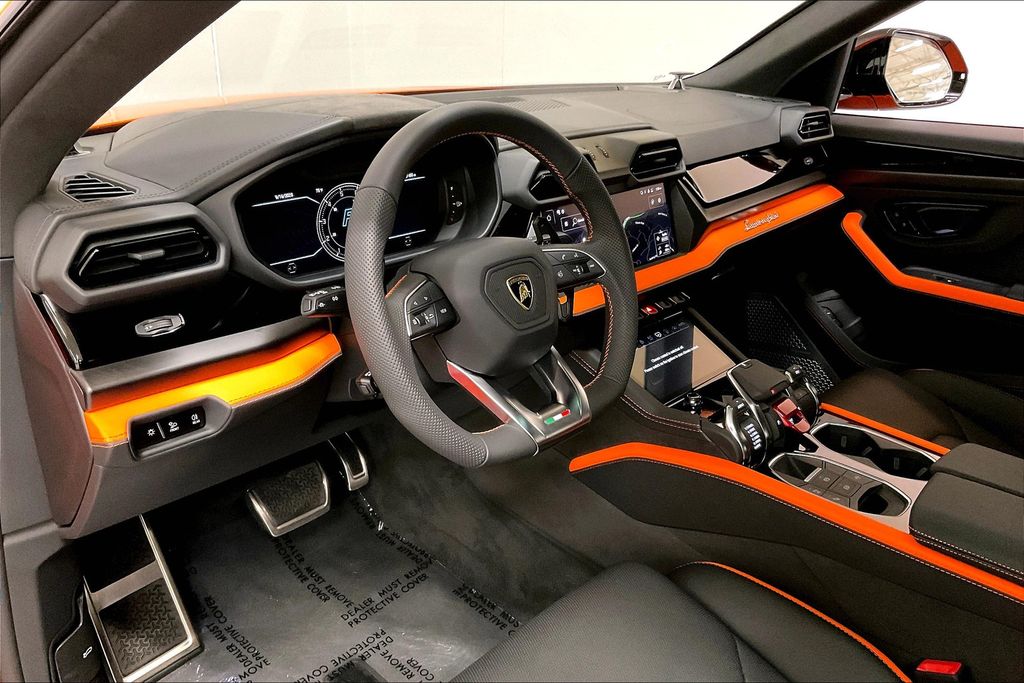 2025 Lamborghini Urus SE photo 6